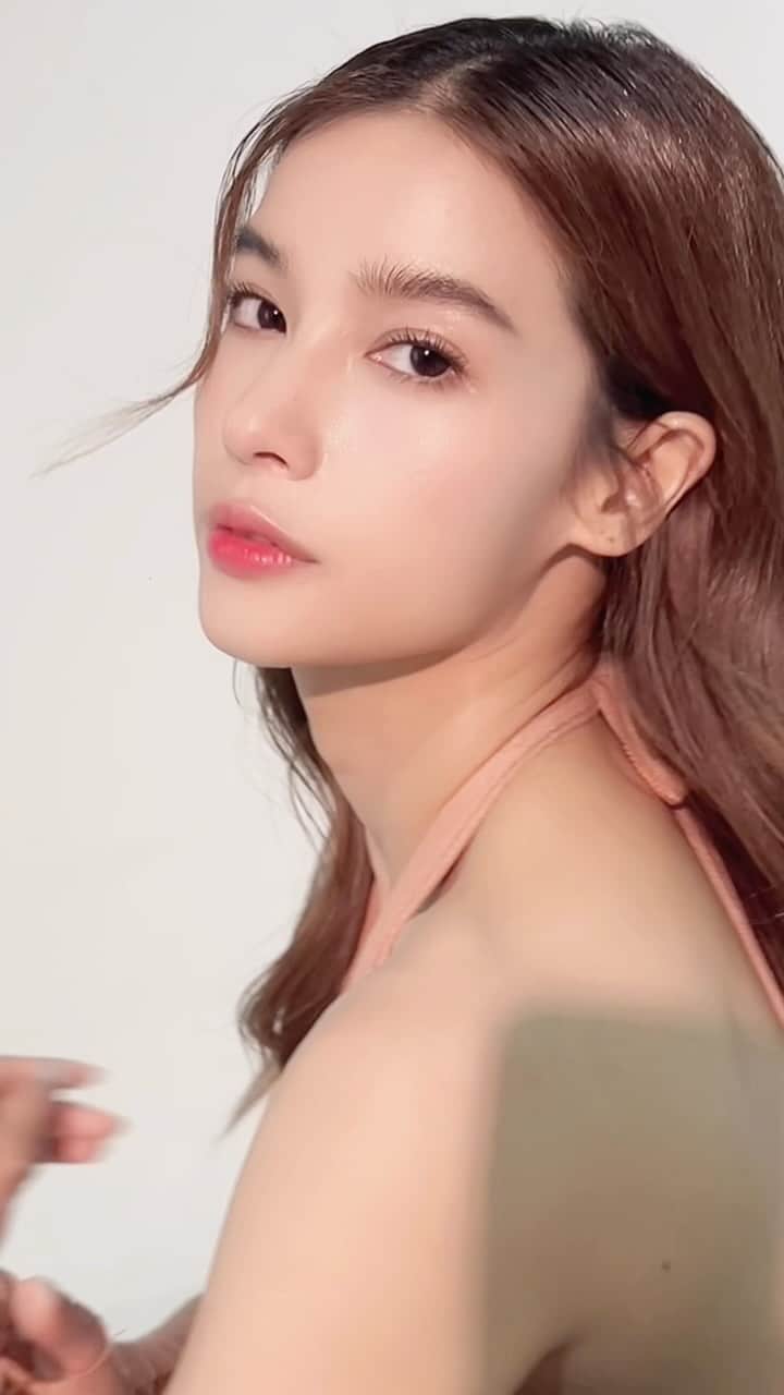 ウィウ＝ワンナロット・ソンティチャイのインスタグラム：「สวยตะโกนมากกกก พูดได้คำเดียวว่า สวย!!! เต็ม 100 ให้ 199 เพราะว่าสวยเกิน😁😜😝🥰」