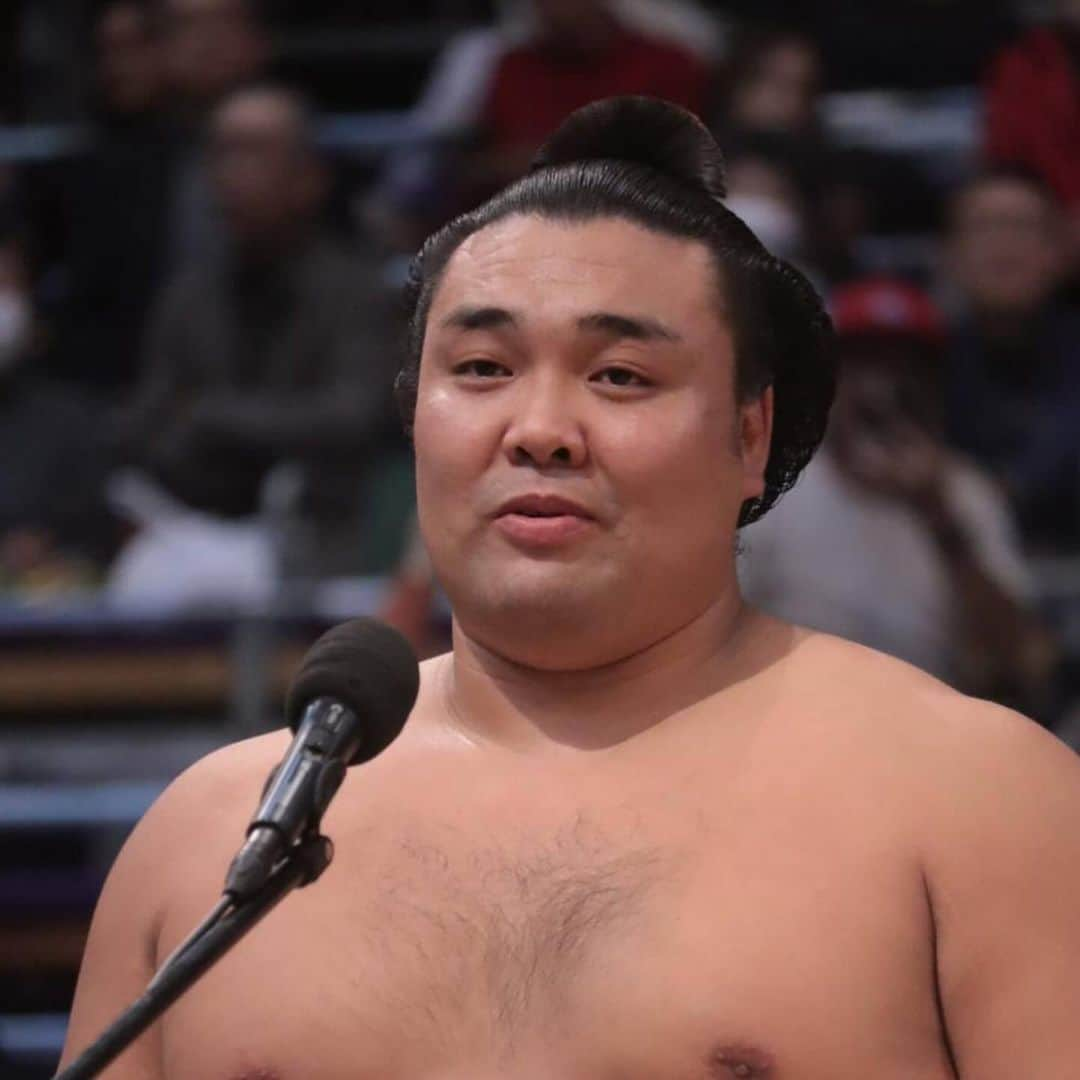 日本相撲協会のインスタグラム：「大相撲九州場所  幕内優勝 大関 霧島(2)  三賞　敢闘賞 琴ノ若、熱海富士、一山本  各段優勝 十両：琴勝峰（佐渡ヶ嶽） 幕下：聖富士（伊勢ヶ濱） 三段目：大昇龍（山響） 序二段：大凛山（荒汐） 序ノ口：安青錦（安治川）  今場所も15日間、令和5年もご声援ありがとうございました。 来年も一緒に大相撲を盛り上げてください！  @sumokyokai #sumo #相撲 #九州場所 #九州 #福岡 #博多 #スポーツ観戦 #相撲観戦 #霧島 #優勝 #琴ノ若 #熱海富士 #一山本 #十一山本」