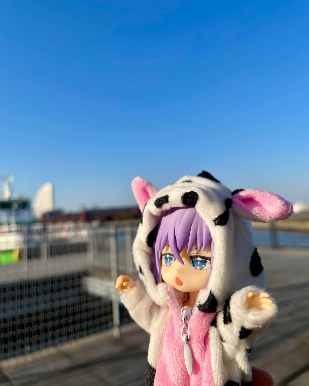 此ノ木よしるのインスタグラム：「黄昏る🌆  #ねんどろいど改造 #piccodo #ねんどろいどカスタム  #横浜 #みなとみらい」