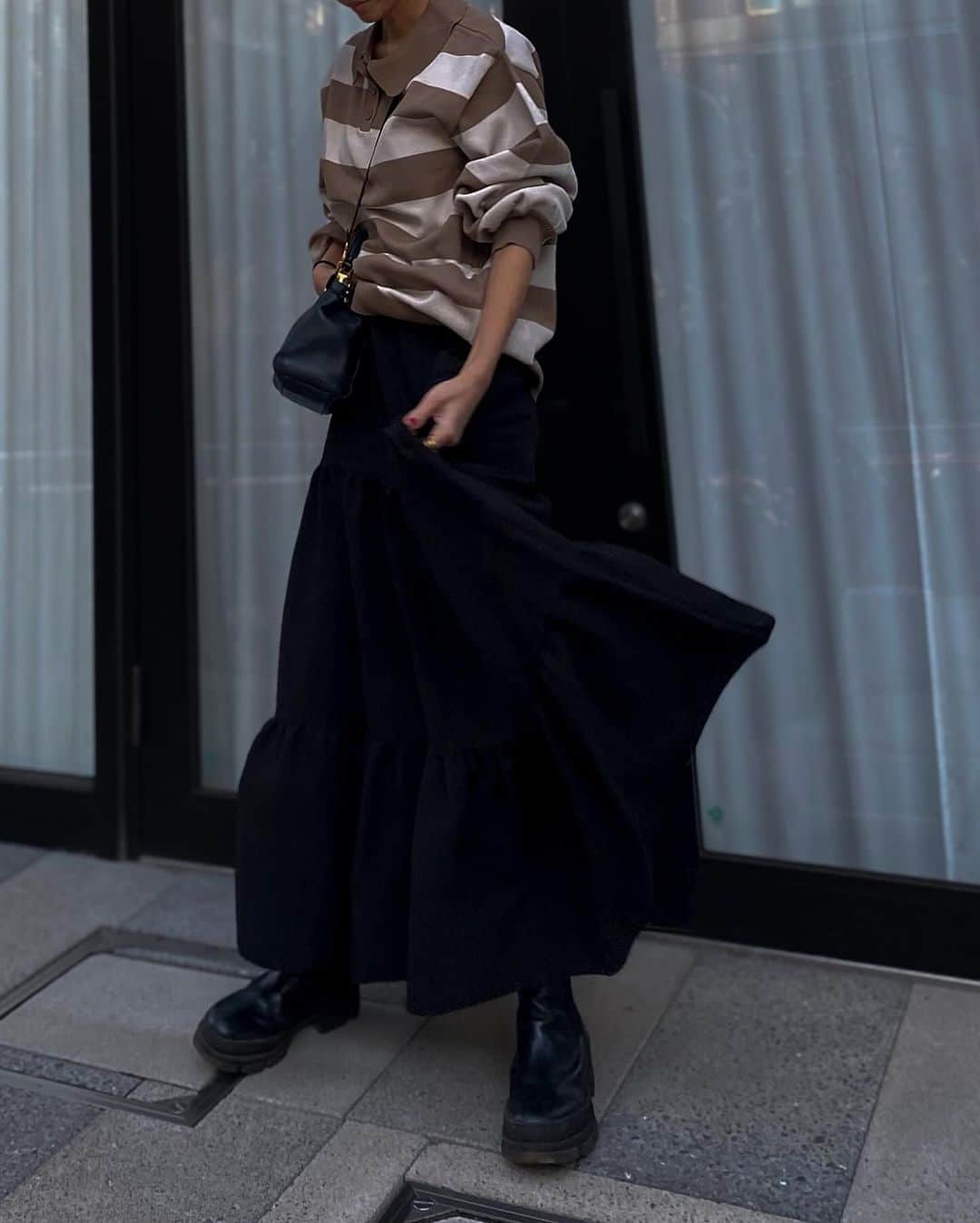 浜田咲希のインスタグラム：「ちょいとサウナまで 行って参りますねコーデ🫠🪷  しーちゃんからプレゼントしてもらった ボーダーちゃん🩷 着心地も楽ちん最高なの〜🤤✨  急に寒すぎちゃうね❄️ みんなうがいして 風邪ひかないでね🥹💕  #ootd#code#casual#style#fashion」