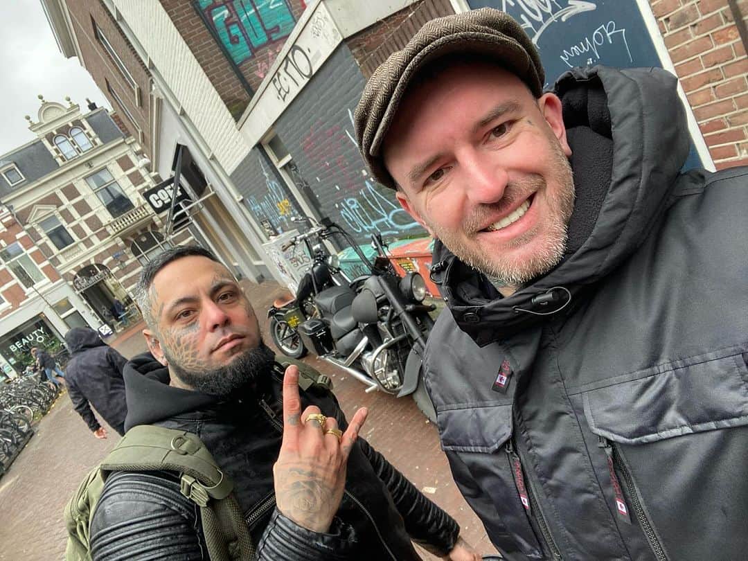 ベン・ソーンダースのインスタグラム：「dagje rijden met @soelz_art_arnhem 🔥🔥🔥 je bent een biker of niet」