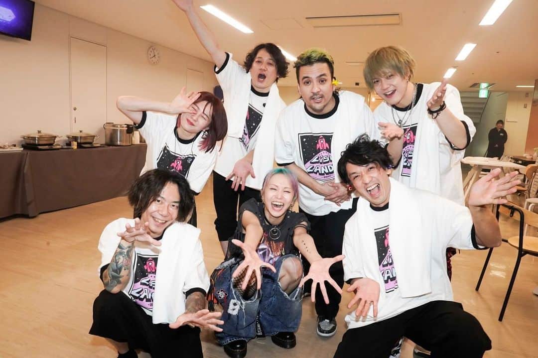 LiSAのインスタグラム：「LiVE is Smile Always〜LANDER〜@札幌♥️ 幸せすぎた！また遊ぼうねっ☻♡シフクノトキすぎた☃️❄️♥️ 熱々で最高を更新してくれてありがとうございましたっ❄️⛄️♥️  #LANDERツアー  あと6公演で終わっちゃう＞＜最後まで熱々で参ります！ 次回は大阪🐙よろしくねっ❁  📸　@kamiiisaka」