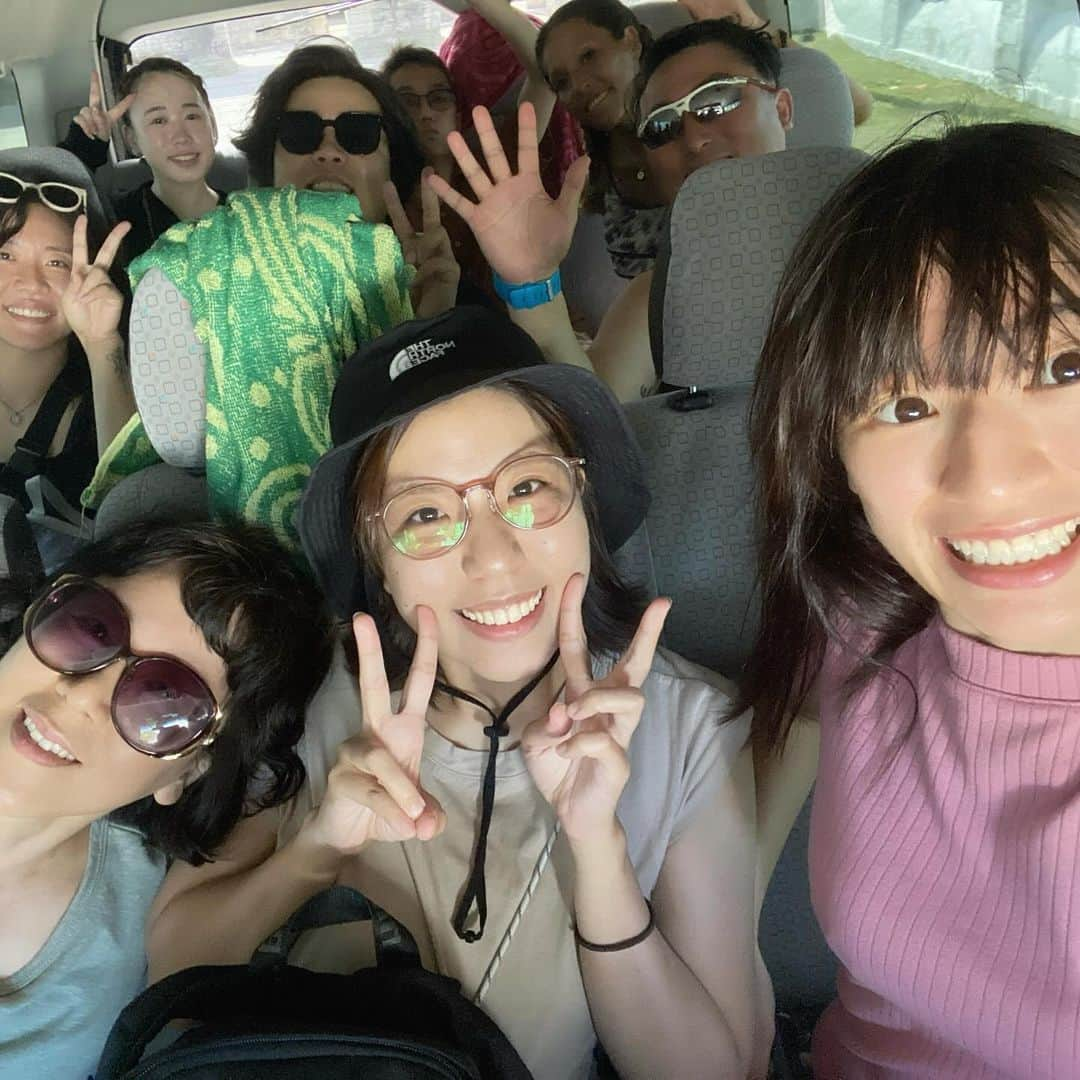 鈴木柚里絵さんのインスタグラム写真 - (鈴木柚里絵Instagram)「I went to Oslob in the Philippines! I swam with whale sharks! フィリピン、セブの語学学校、B'Cebuの週末アクティビティでオスロブ行ってきましたー！ ジンベイザメとツーショット♪だけ期待していたのですが、滝も思いの外楽しすぎました！ Nadé con tiburones ballena🌊  学校→ @bcebu.official 留学エージェント→ @schoolwith_ryugaku  #鈴木柚里絵  #ninjasuzukiyurie  #フィリピン留学　#留学　#セブ　#セブ留学　#留学日記　#留学生活　#英語学習　#bcebu #PR #スクールウィズ  Hello. I’m Yurie Suzuki. I’m Japanese. Please follow me. I’m a voice actress. I’m a ninja. I love learning foreign languages, like English, Spanish, Mandarin, French, Filipino and bahasa Indonesia. I have black belts of taekwondo and Taido. I graduated from the University of Tokyo. My major was Physics. Please subscribe to my YouTube channel.  Twitter, Instagram, TikTok→ @yuriehiyoko English account→ @yuriehiyokoen 日本語→ @yuriehiyokobooks  Español→ @yuriehiyokoesp  bahasa Indonesia→ @yuriehiyokobahasa  Français→ @yuriehiyokofr  中文→ @yuriehiyokonihao  Filipino→ @yuriehiyokofilipino  ＜自己紹介＞ 東大卒忍者声優、鈴木柚里絵です。読書記録などを投稿していくのでよかったらフォローお願いします。 ・予備校通わず非進学校から東大現役合格 ・理系 ・趣味は語学 ・躰道黒帯 ・テコンドー黒帯 ・外務省により欧米に派遣されるコスプレイヤー ・テレビ出演「SASUKE2015」「さんまの東大方程式」「家、ついて行ってイイですか？」「その他の人に会ってみた」「ノブナカなんなん」「リア突WEST」など ・ハッカソン,政策立案コンテスト,ミスコン優勝 ・学生起業 ・養成所入って一年で初仕事の半年後には声の仕事だけで生きてるようになってた ・「ぐんまちゃん」猫忍役「まにまに２」ヘレン役など ・「将来の夢は世界で暗躍する忍者」と言ってたら忍者のスカウトがきて今は忍者鈴木 Twitter、TikTok、YouTubeもやってます。 日常アカウント→ @yuriehiyoko 日本語アカウント→ @yuriehiyokobooks」11月26日 22時06分 - yuriehiyoko