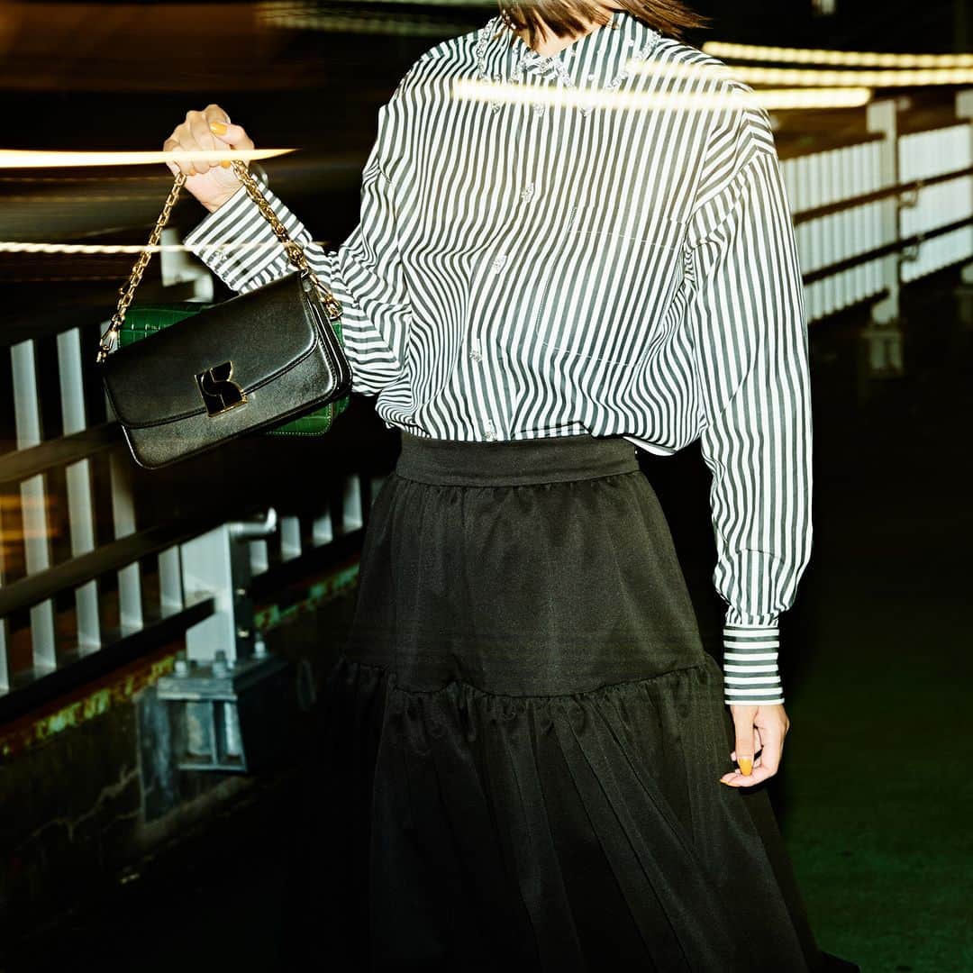ケイト・スペードのインスタグラム：「陰影を味方につけて  #katespadeny #katespadejapan #ケイトスペード #ケイトスペードニューヨーク」