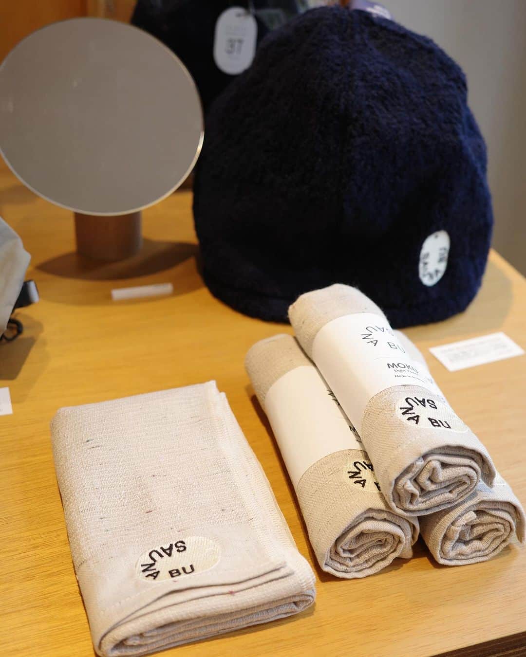 大伴理奈さんのインスタグラム写真 - (大伴理奈Instagram)「_ 発売が開始された KOKUYO SAUNA BUのグッズが置いてある原宿の @think_of_things さんに行ってきたよ♨︎ このサウナハット可愛い、、！！ どのグッズもこだわりや用途がありデザインも素敵で可愛い👏🏻  改めてリリースおめでとう🥳 @sauna.bucho   #SAUNABU #コクヨサウナ部」11月26日 22時00分 - rina_otomo