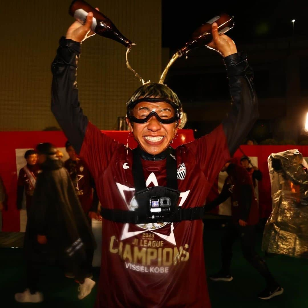 初瀬亮さんのインスタグラム写真 - (初瀬亮Instagram)「🏆🥇😆✨  We Are Kobe✨🏆  #visselkobe  #ヴィッセル神戸」11月26日 22時04分 - hatsuseryo