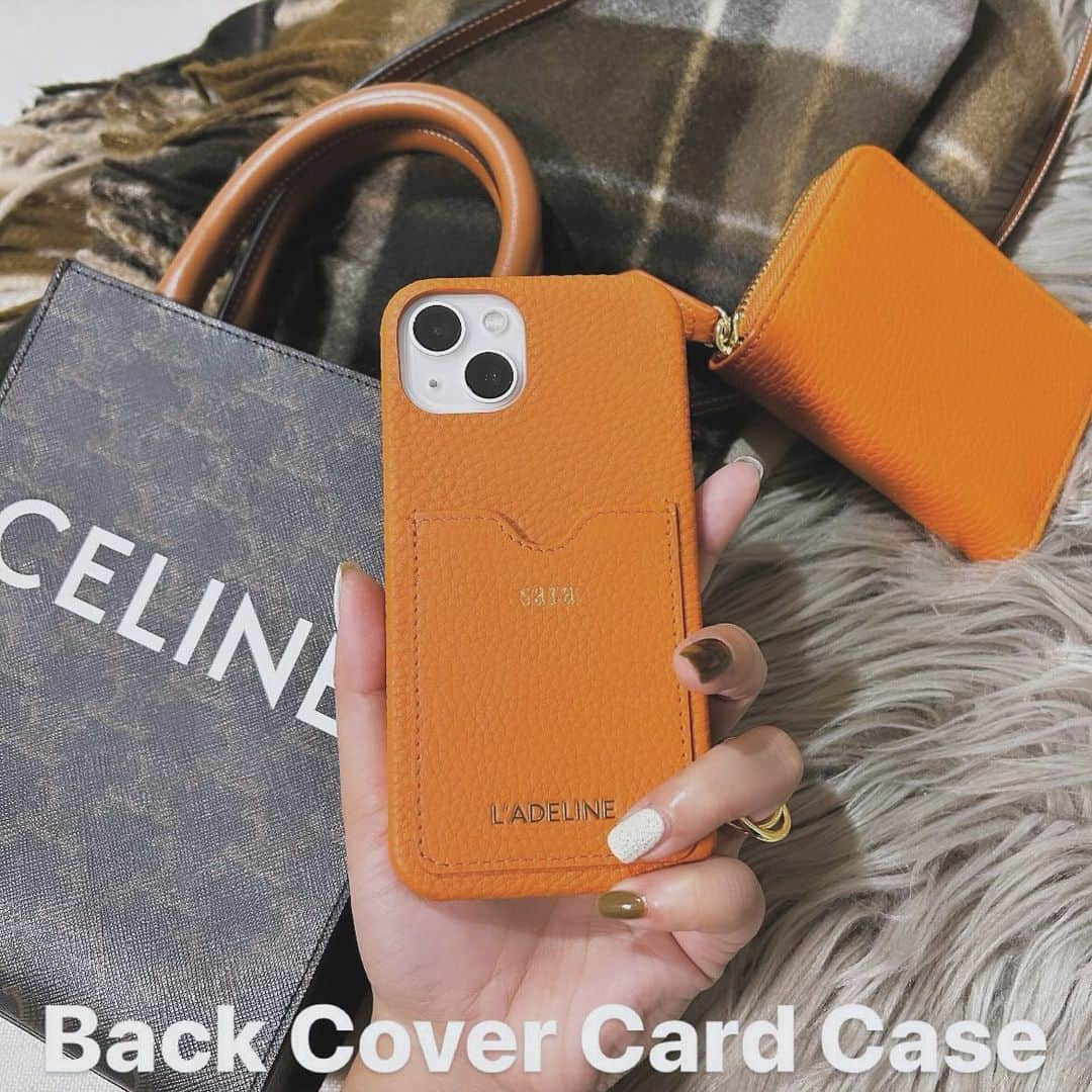 mmmaaakkkiiikkkoooのインスタグラム：「\自分だけの特別な刻印/  @ladeline_official のiPhoneケース🧡  カラーバリエーションの中から好みの色を選んで 自分だけの特別な刻印を5文字まで入れられるよ⭐️  カードが後ろにいれられるのも嬉しい✨✨  クリスマス🎄プレゼントにもオススメ💛  詳しくはストーリーから✈︎✈︎✈︎ . . . .  #PR @ladeline_official #ladeline #オリジナルiPhoneケース #オリジナルスマホケース #スマホケースオーダー #本革スマホケース #スマホケース手作り #iPhoneケース」