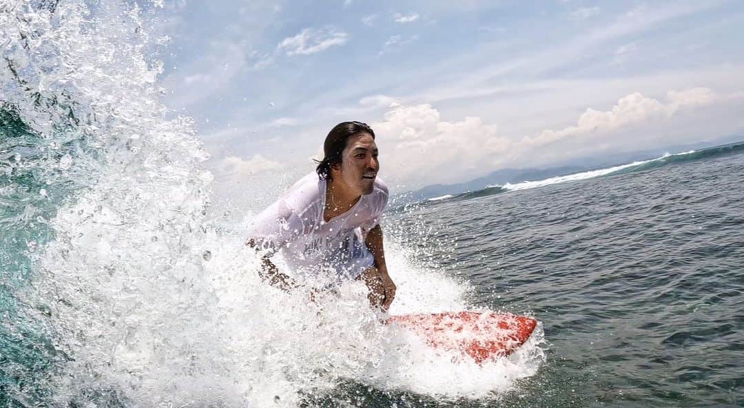 のインスタグラム：「.  昨日からバリ島に来てますー！  波は小さいけど暖かくて最高。  楽しみまーす🙌🏽🙌🏽🙌🏽」