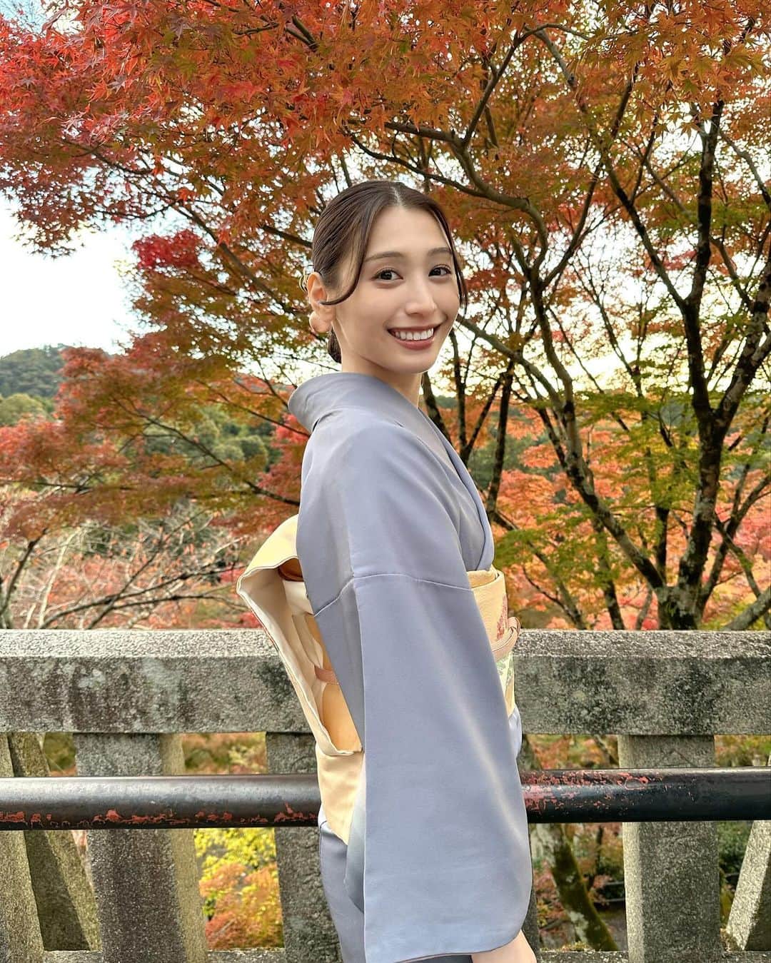 椚ありさのインスタグラム：「紅葉の時期の京都は初めて🍁」