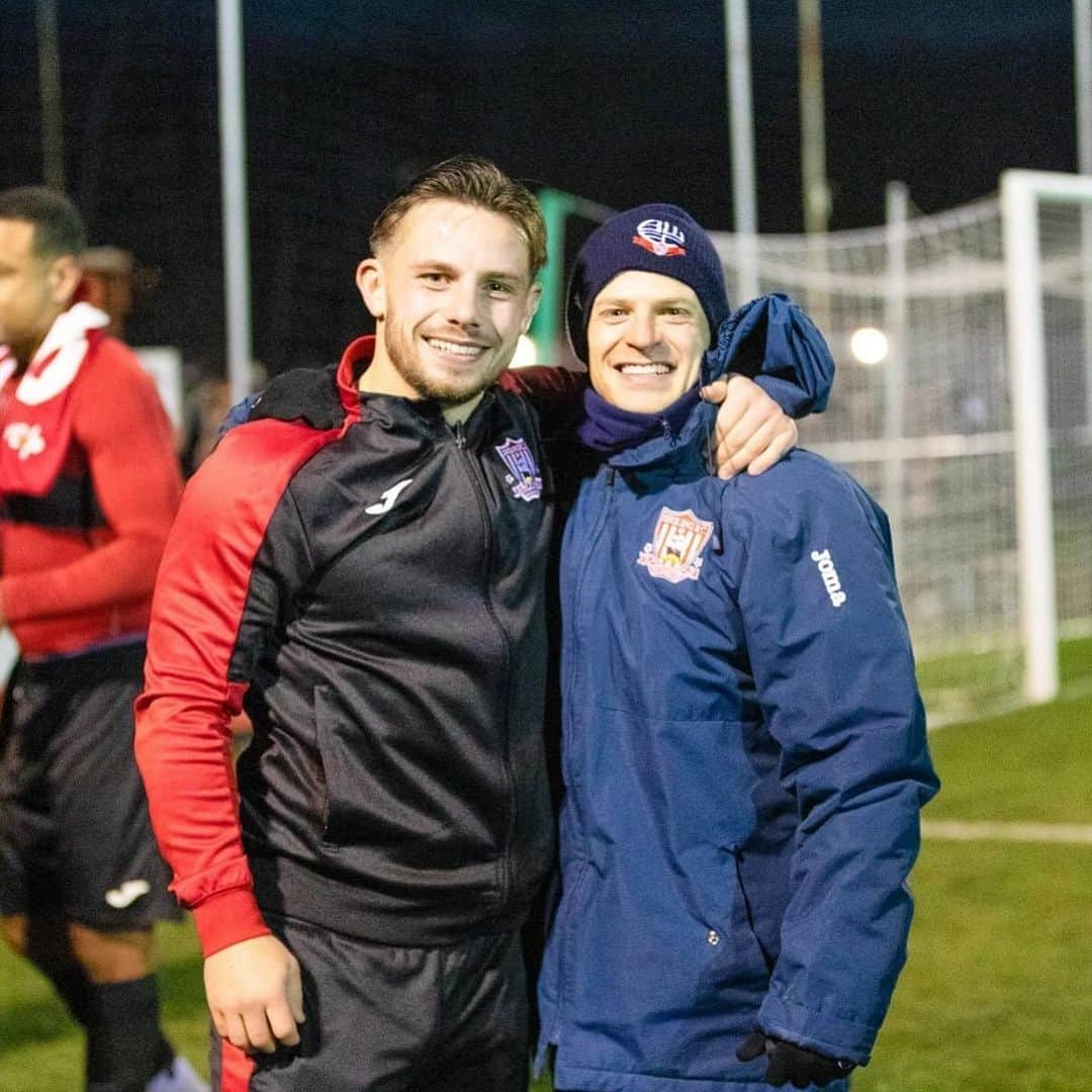 ジェイク・フラニガンのインスタグラム：「I never thought I’d have the chance to share the pitch with this boy again. 8 years or so since we last had before his little stint at Sholing! Been an absolute pleasure and loved being out there with you again. Go smash it in Aus my bro! Love you mate, gunna miss you 😰❤️@lloydisgrove 🇦🇺」