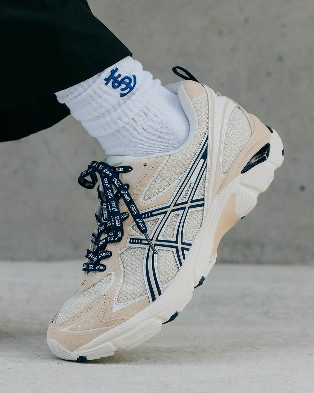 DOVER STREET MARKET GINZAのインスタグラム：「ASICS x Costs launches on 28th November at Dover Street Market Ginza 2F and on the DSMG E-SHOP. @asics_sportstyle  @costs_sz  @doverstreetmarketginza  #doverstreetmarketginza」