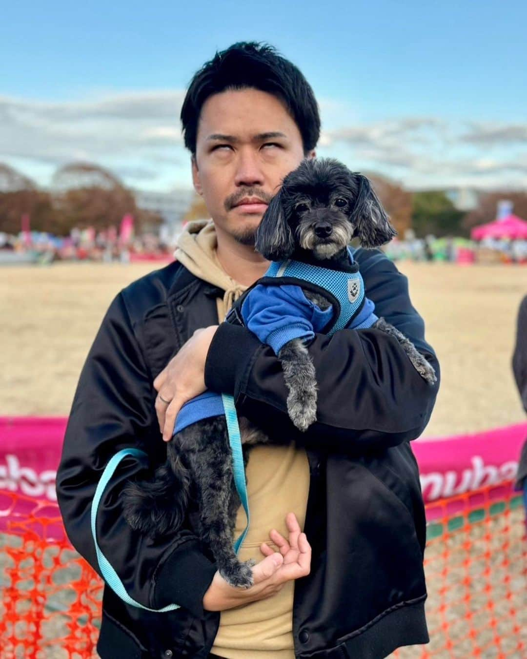 伊地知大樹さんのインスタグラム写真 - (伊地知大樹Instagram)「. 家族で #sippofesta2023 🧔👩🐕‍🦺 . さくらはお留守番でこまめDAY！ . トリミングからの国営昭和記念公園！ お友達にもいっぱい会えました！ 遊びすぎてこまめおじいちゃんは疲れてました💦 また行こうね😊 . #チワプー #チワプー同好会 #radracy」11月26日 22時13分 - pistachio_ijichi