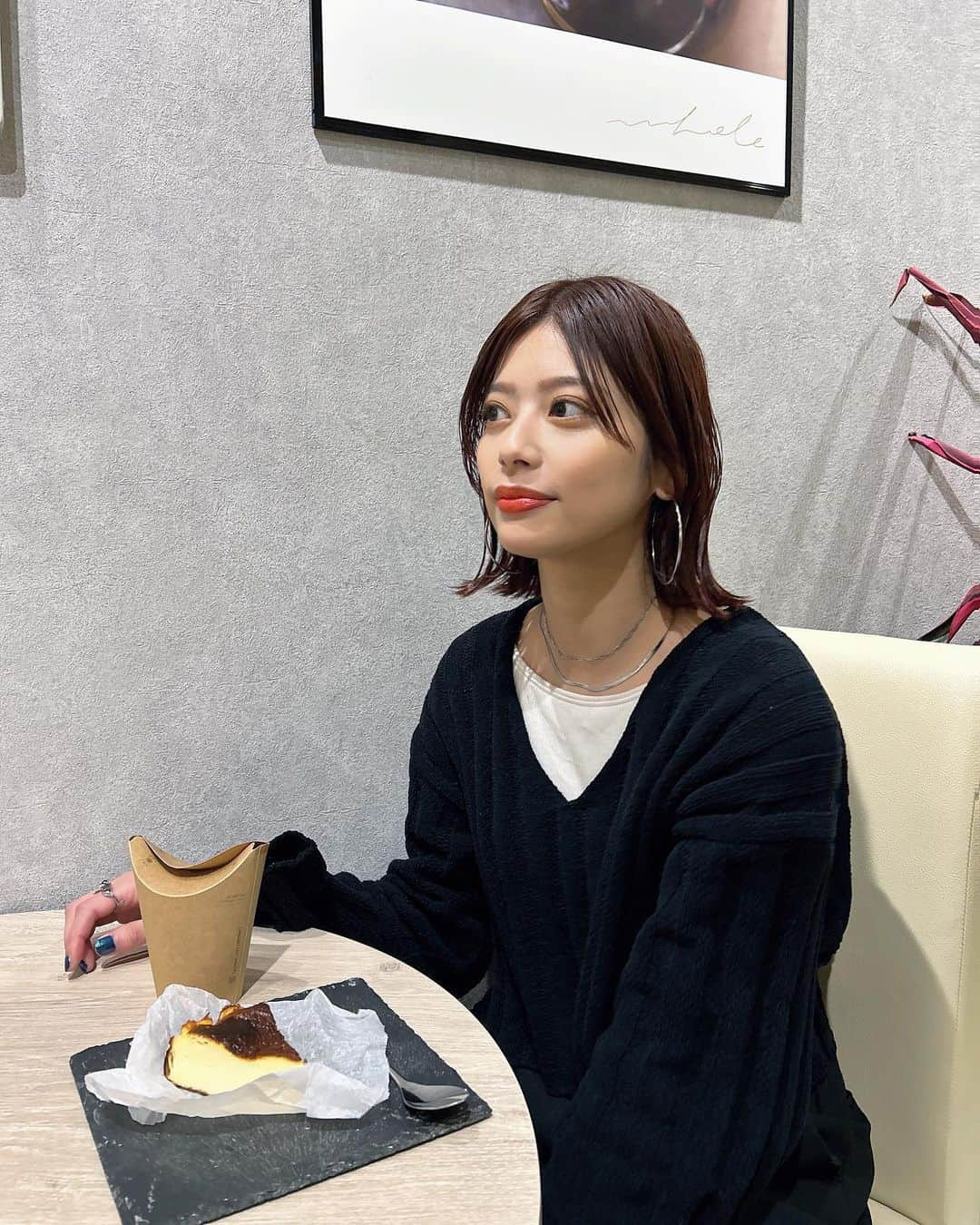 奥田紗都のインスタグラム：「. いつかの休日コーデ☕️ ⁡ ⁡ 最近休日カフェ行って美味しいケーキ食べるのに ハマってます🍰 ⁡ ⁡ ⁡ ⁡ ここ数日体調崩してしまって全然投稿できなかった、、、 皆さんも風邪ひかないように気をつけてください〜🤧 ⁡ ⁡ ⁡ ⁡ ⁡ ⁡ ⁡ ⁡ ⁡ #休日コーデ #休日の過ごし方 #ニット #ニットコーデ #happyjohn #ハッピージョン #伸ばしかけ前髪 #うざバング #外はねボブ #カフェ巡り #カフェ活 #カフェ #吉祥寺カフェ #カジュアルコーデ #冬コーデ #冬服コーデ」