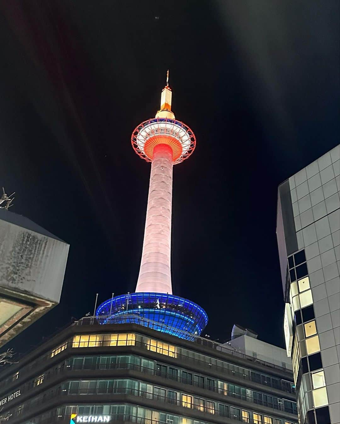 小野寺梓さんのインスタグラム写真 - (小野寺梓Instagram)「京都⛩  昨日は滋賀、今日は京都に行きました！ 色んな土地に私を好いてくれている方がいるって幸せだなあ𓈒𓂂𓏸  #京都 #kyoto  #八坂神社  #南座  #京都タワー  #miia #黒髪 #黒髪ロング #攝影 #旅遊攝影 #拍攝 #寫真 #攝影日記 #人像攝影 #攝影師 #互惠 #拍照 #人像摄影 #攝影日常」11月26日 22時17分 - onoderaco