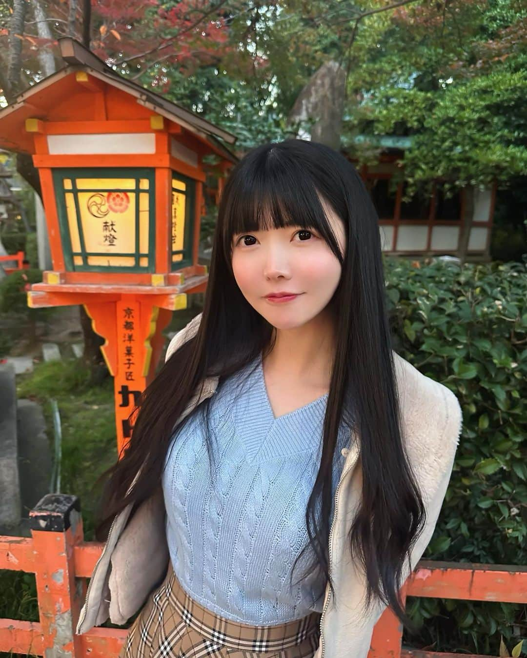 小野寺梓さんのインスタグラム写真 - (小野寺梓Instagram)「京都⛩  昨日は滋賀、今日は京都に行きました！ 色んな土地に私を好いてくれている方がいるって幸せだなあ𓈒𓂂𓏸  #京都 #kyoto  #八坂神社  #南座  #京都タワー  #miia #黒髪 #黒髪ロング #攝影 #旅遊攝影 #拍攝 #寫真 #攝影日記 #人像攝影 #攝影師 #互惠 #拍照 #人像摄影 #攝影日常」11月26日 22時17分 - onoderaco