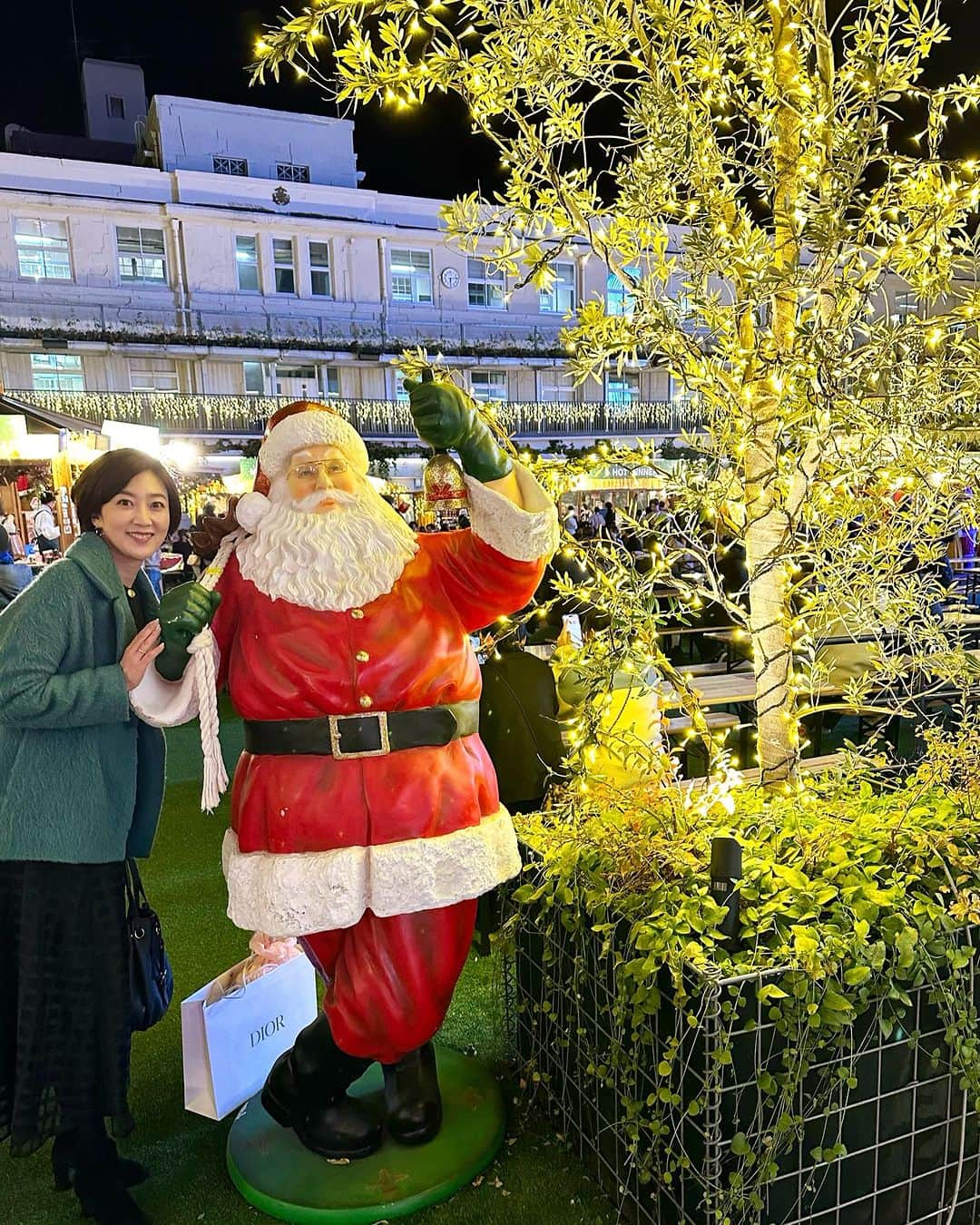池尻和佳子のインスタグラム：「大名ガーデンシティもすっかりクリスマスモードでした🎄サンタさん、お願いしますよ‼︎」