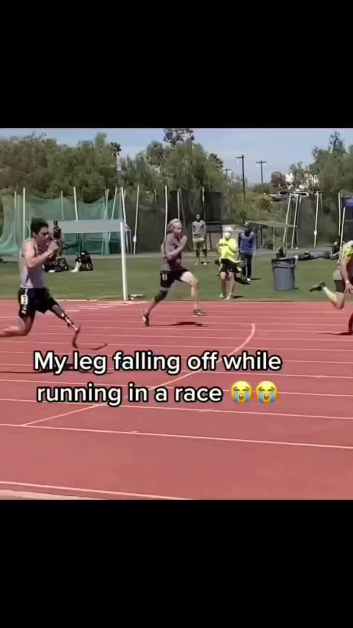 Runningのインスタグラム：「😍Almost died ♥️  📽: TikTok @ ezrafrech ( *Credit goes to the respective owner. DM for perfect Credit or remove it* )  🔸🔸 #runningdays #runninggirl #runninggoals #runningman #runninggirls #runningfree #runningmotivation #runningtips #runningclub #runninggirl🏃‍♀️ #runningworld #runningday🏃‍♀️runningviews #runninginjury #runninglifenlaughs #runninglovers #runningintherain #runningboy #runningcrew」