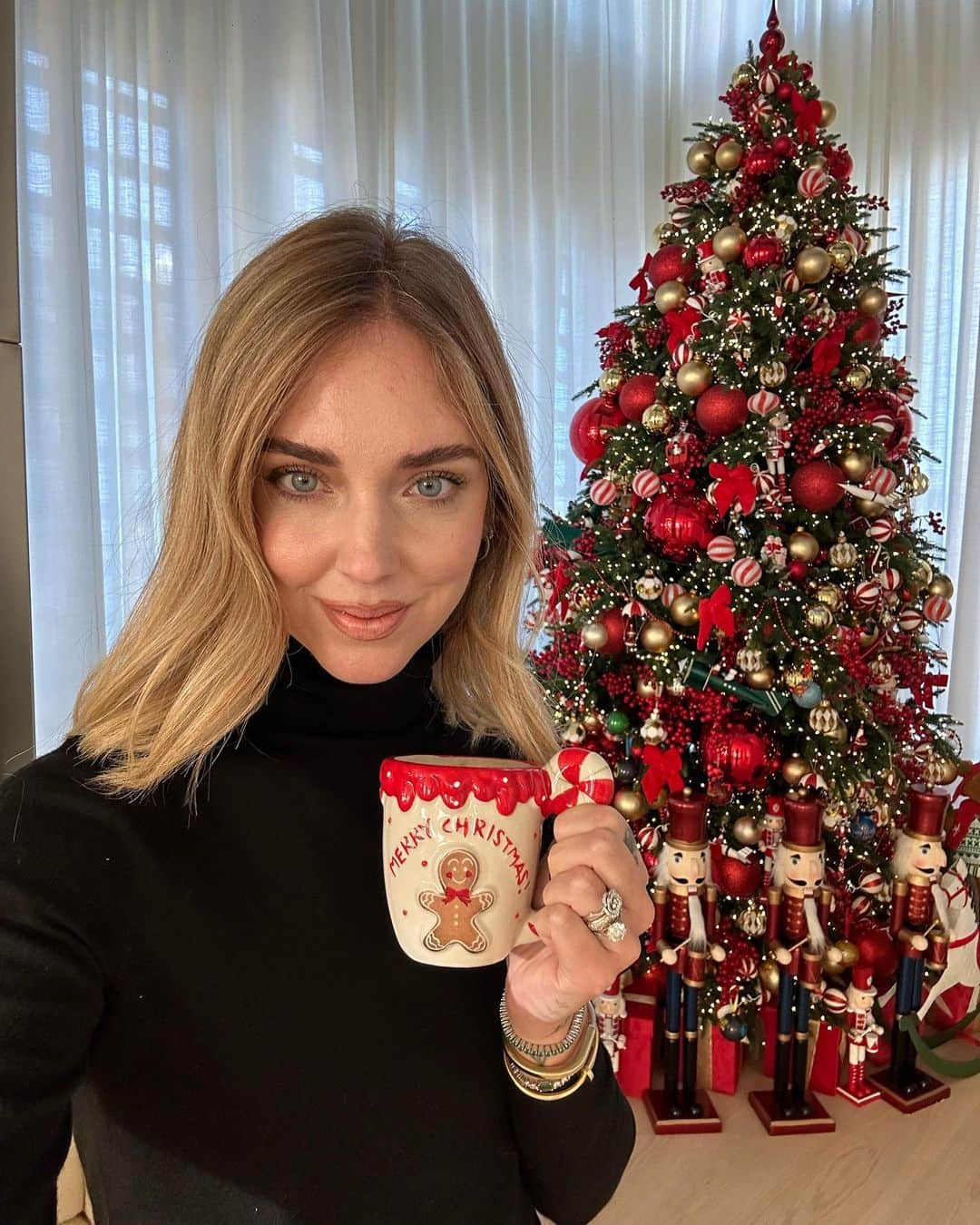 キアラ・フェラーニさんのインスタグラム写真 - (キアラ・フェラーニInstagram)「First Christmas in the new house 💖」11月26日 22時28分 - chiaraferragni