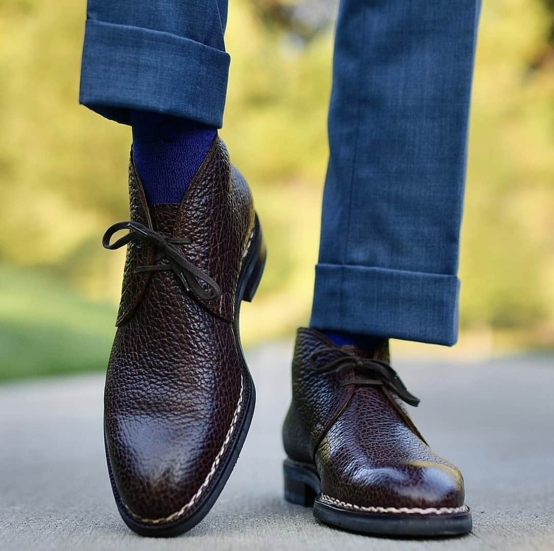 サンクリスピンのインスタグラム：「When calf simply will not do...⁣ A strikingly exotic commission that epitomises the endless creativity of our clientele.  Our model 524 chukka boot worn by our friend, @weltandbarrel  #shoes #handmadeshoes #madetoorder #mtoshoes #bespokeshoes #handwelted #shoeporn #madebyhand #shoestagram #agentlemanschoice #onlyforgentlemen」