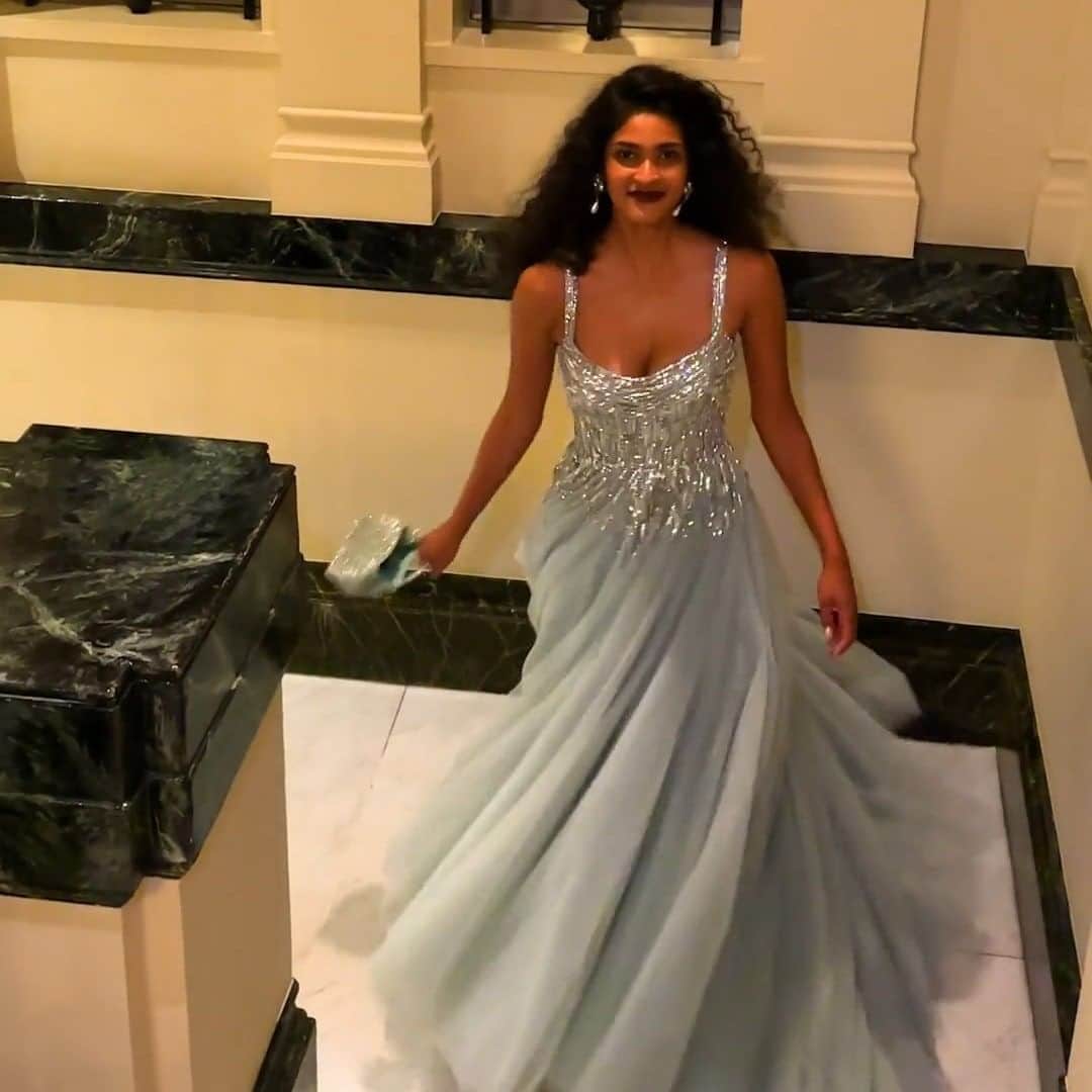 Harrodsのインスタグラム：「Pinch-me moments are made in #JennyPackham ✨ Find this exclusive embellished tulle gown in the new Evening & Occasion room on the First Floor, opening Monday 27th November.  Remember, you can currently enjoy 10% off selected purchases in-store and online with Harrods Rewards. Ts&Cs apply. Not a member? Join at our link in bio.  Location: @mo_hotels @mo_hydepark  #Harrods #HarrodsFashion」