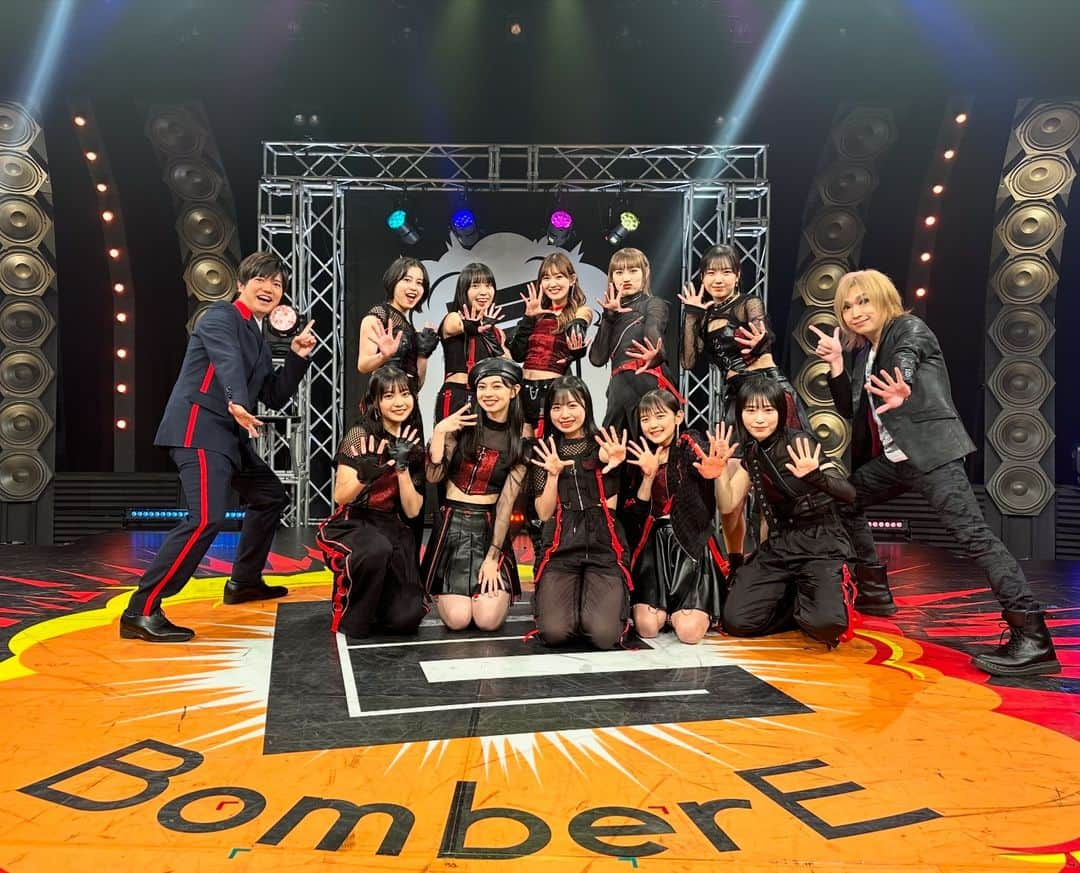 ANGERMEさんのインスタグラム写真 - (ANGERMEInstagram)「. 名古屋テレビ メ〜テレ Bomber E公開収録ありがとうございました🔥  トークとライブコーナーたっぷり！ お客さんとの距離も近く、楽しい収録でした✨  今日の公開収録の様子は 12月19日(火)深夜0:57〜 放送予定📣 Abemaの見逃し配信もございます！ お楽しみに！  #BomberE  #ゴールデンボンバー #鬼龍院翔 さん  #アンジュルム #ANGERME」11月26日 22時31分 - angerme_official