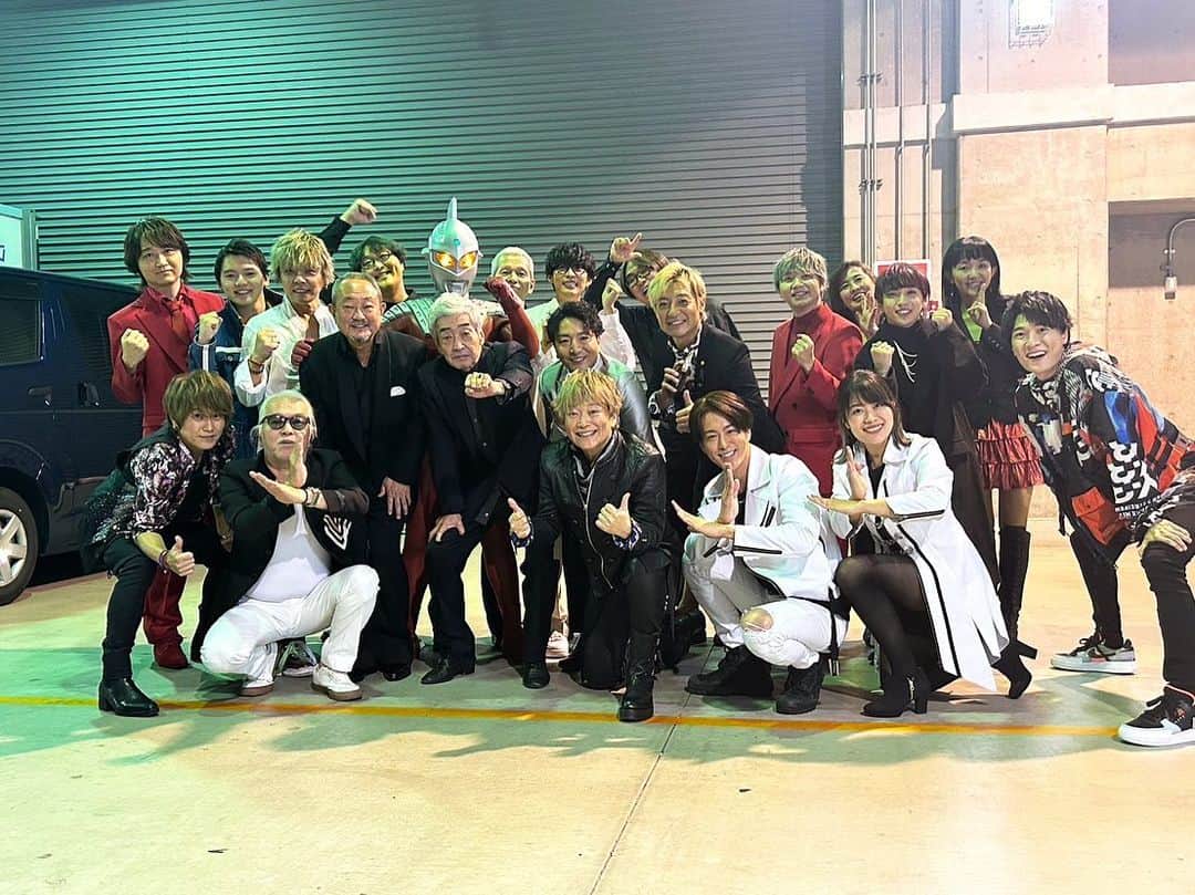 濱田龍臣さんのインスタグラム写真 - (濱田龍臣Instagram)「#ツブコン   #ツブコン2023   ULTRAMAN MUSIC LIVE～ウルトラマン魂2023～  ありがとうございました！！  GEEDの証の歌唱前、袖で人生史上これまでに無いくらい緊張してましたが、皆さんの合いの手や手拍子のお陰で、緊張はすっ飛んで行きました！！ 歌唱中にはジードも来てくれて、6年ぶりに皆さんの前での歌唱でしたが、最っ高に楽しい時間でした！☺️  全部の曲が激アツすぎてあっという間の2時間半でしたね〜！！🔥  今年のツブコンは両日とも出演させて頂けて嬉しかったです☺️  お越しくださった皆様、そして配信をご覧頂いた皆様、本当に本当にありがとうございました！！！  ウルトラマンって最高だ………😭   #ウルトラマン魂   #ウルトラマン魂2023」11月26日 22時41分 - hamatatsu_0827_official