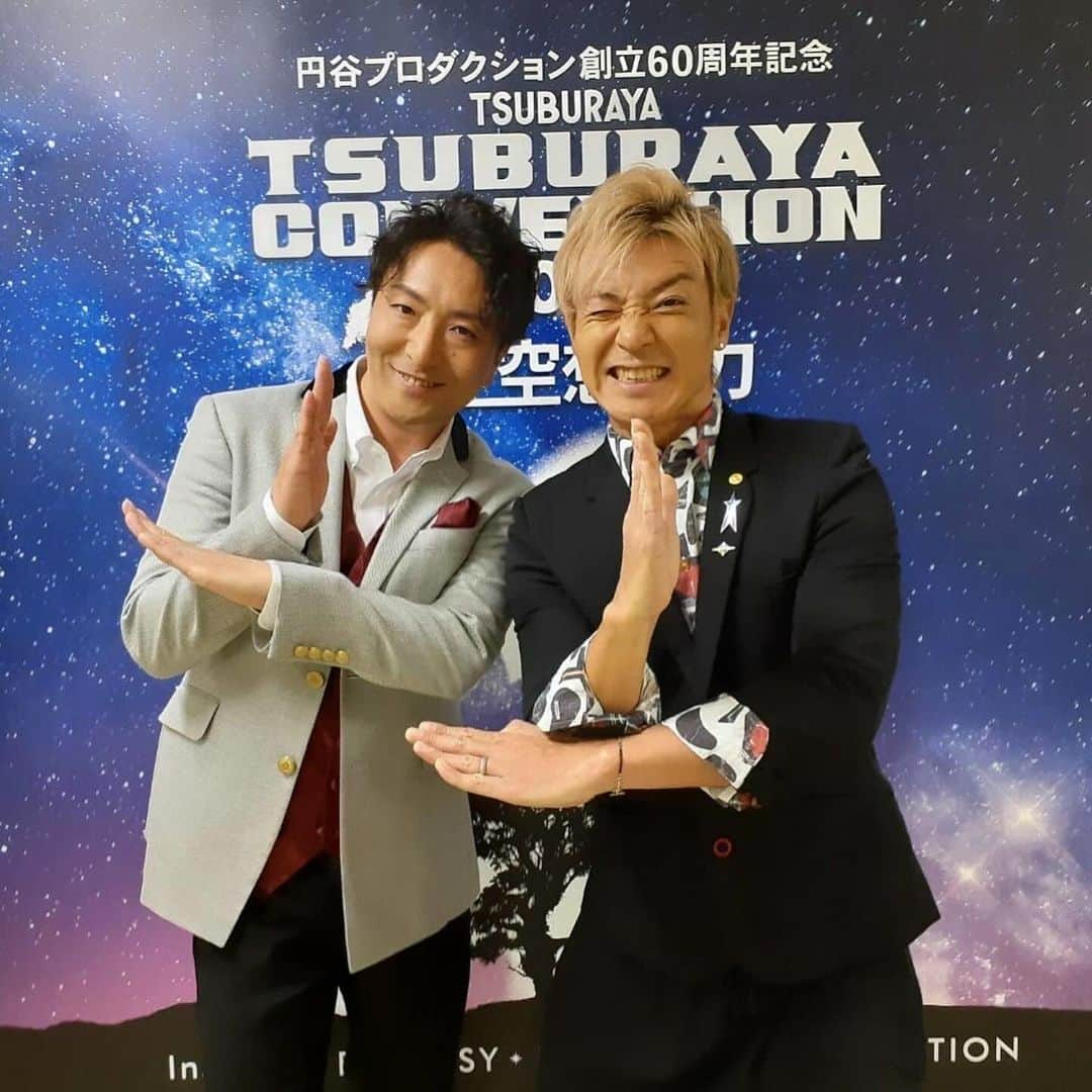 つるの剛士さんのインスタグラム写真 - (つるの剛士Instagram)「ー  4年ぶりの #ツブコン2023 in #東京ドームシティホール 11/26 そして、ウルトラミュージックライブ〜ウルトラマン魂2023‼️ 無事に終了✨✨  会場の声、ウルトラ愛、ウルトラ魂、終始ウルトラMAX‼️  本当に最高でした✨✨  皆さんのウルトラのヒカリ、 しっかりリーフラッシャーに詰め込んだぜ！  サンキュー👍✨✨  団時朗さん！水木一郎 アニキ！ 光の国まで届きましたかあーーっ  #円谷プロ　創立60周年記念 #円谷コンベンション2023  #ツブコン2023   #影山ヒロノブ　#遠藤正明　#きただにひろし #オーイシマサヨシ　#前田達也　#松原剛志　#濱田龍臣　#福沢良一 #screenmode #畠中祐　#ボイジャー　 #真夏竜 #佐久間貴生   ♪#君だけを守りたい　🎤#アスカシン　#ウルトラマンダイナ  #kimidakewomamoritai #ウルトラマン #ULTRAMAN #ULTRAMANDYNA  #tsuburaya @tsuburayaprod」11月26日 22時34分 - takeshi__tsuruno