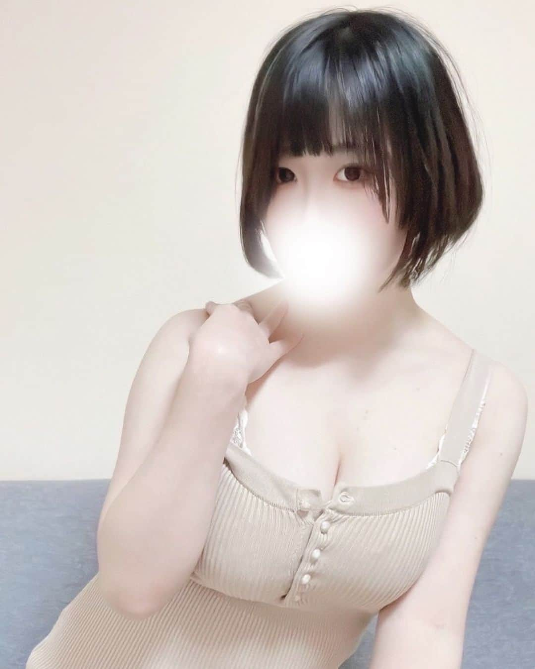 真波りこのインスタグラム：「みゆき（19） B95（H）W60 H86  ご新規様初回限定‼️ 初回限定オープン記念お試しキャンペーン😳💨  🌟全コース2000円引⭐️ ※LEONを初めてご利用いただける方限定の割引となっております。  電話番号 / 070-9053-4471 営業時間 / 10:00~翌6:00(最終受付5:00) 最寄り駅 / 地下鉄南北線 中島公園駅徒歩3分  ご予約はInstagramのDMからもOK🫢💖 お待ちしております🙇‍♀️ @sapporo_leon  #メンズエステLEON #LEON #メンズエステ #メンズエステ求人 #メンズエステ嬢 #メンズエステ好きな人と繋がりたい #メンズエステ好き #メンズエステランキング #メンズエステティシャン #メンズエステ札幌 #メンズエステセラピスト #メンズエステサロン #アロマ #エステ #マッサージ #札幌メンエス #メンエス #メンエス札幌 #メンエス嬢 #メンエス好きな人と繋がりたい #オイルマッサージ #完全個室 #すすきの #中島公園 #かわいい #嬢 #北海道 #すすきの遊び」