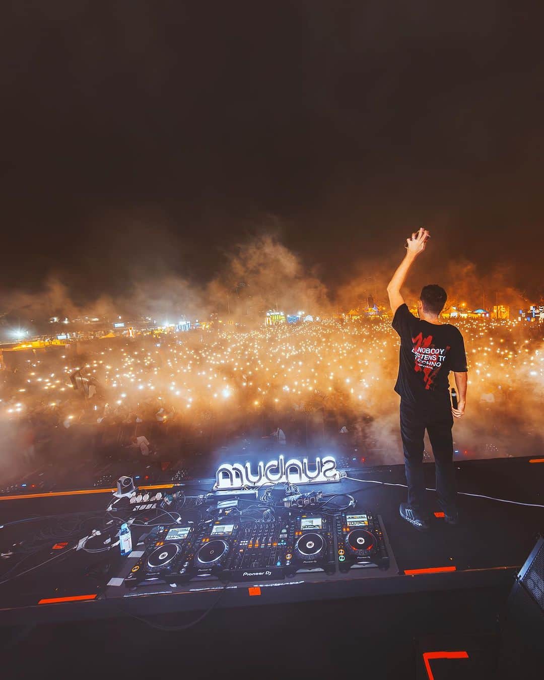 Dimitri Vegas & Like Mikeのインスタグラム：「India 🇮🇳❤️ Three down and two to go - Chennai & Delhi you’re up next 🔥」