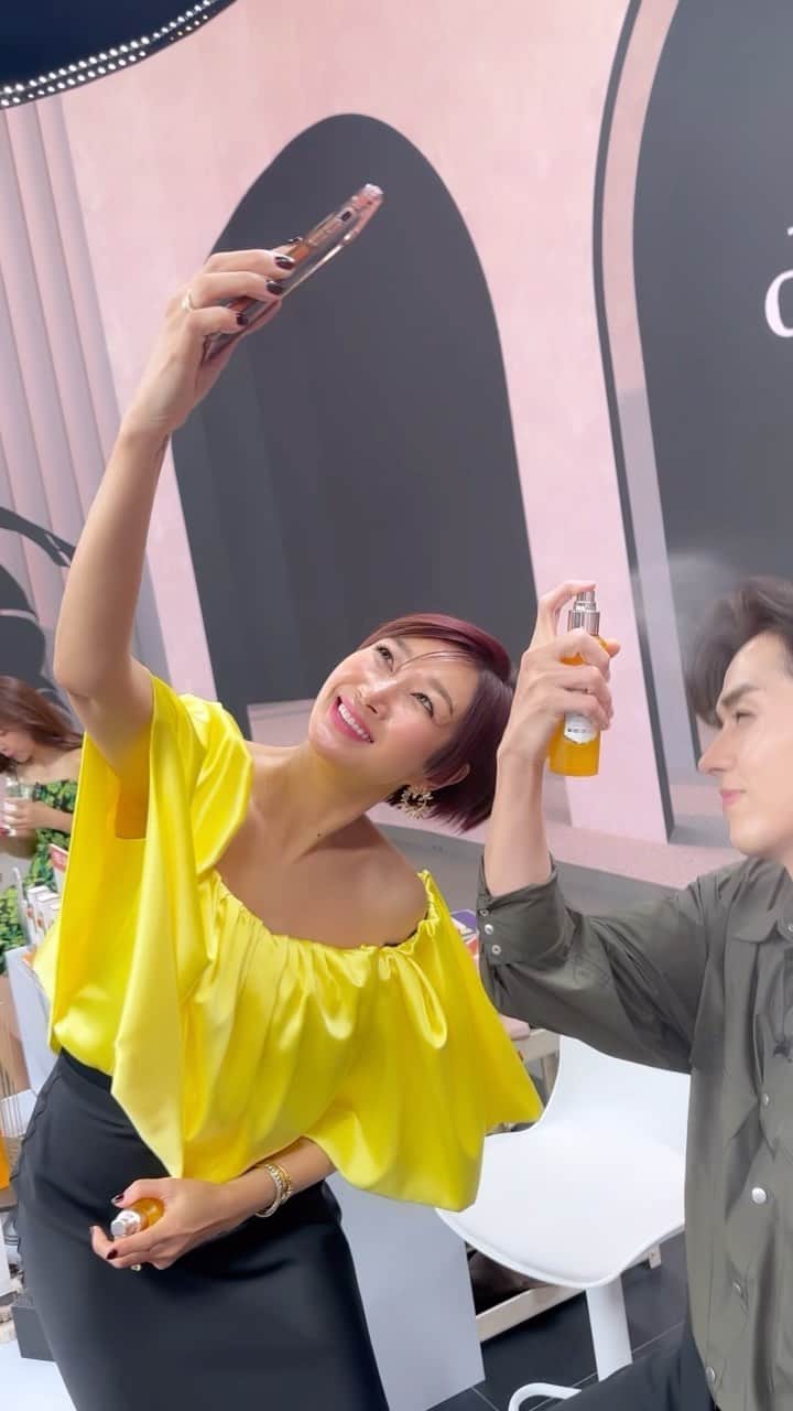 ピョン･ジョンスのインスタグラム：「🤪🤪🤪🤪 그냥 웃어요  이런거 우리 안보여 줄라는데  10:45pm 현대홈으로 오세요  달바3남매 오랜만에 뭉쳤어요  콜라겐세럼관리 해보세용  이번엔 놓치지마세용」
