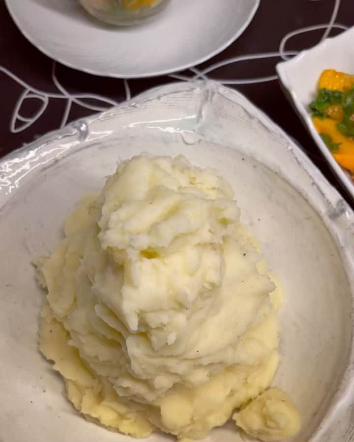 小川ひとみのインスタグラム：「Family dinner❤️🥰❤️ 兄妹で作った幸せな食事🫶 私はキャベツ切っただけ…🥬笑　 Thank you!! @22_norin_ ❤️ @quattro_motomachi_honten ❤️ @__yumik ❤️ #LOVE」