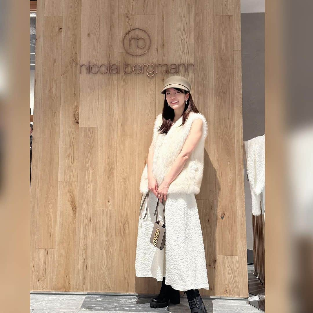 三浦マキさんのインスタグラム写真 - (三浦マキInstagram)「Beautiful new place, Azabudaihills.  先日の続きで、ニコライバーグマンさんの麻布台ヒルズ新店舗へ💐花びらで作られたアートなど、美しい世界でした。  &この日の服装はけっこうお気に入りで♥️ 皆んなに「寒くないの？」って言われたけど、この日は暖かかったんですよー!! w  これからの季節は、中に白タートル着ます⛄️❄️  #nicolaibergmann  #nicolaibergmannnomu  #azabudaihills  #azabudai #tokyo #麻布台ヒルズ #麻布台 #ニコライバーグマン #2023aw」11月26日 22時52分 - makimiura__la