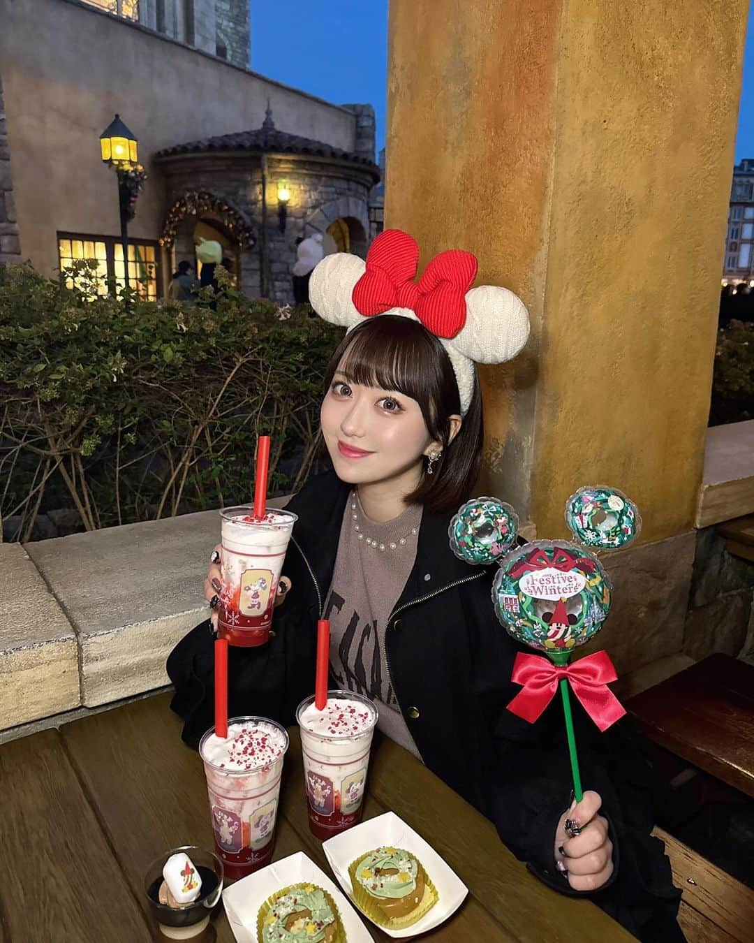 MI-MIさんのインスタグラム写真 - (MI-MIInstagram)「冬は夜のディズニーも好き❄️🫶  #ディズニー #ディズニーシー #disney #disneysea #クリスマスディズニー #ディズニークリスマス #クリスマスツリー」11月26日 22時53分 - mii__mi.chan