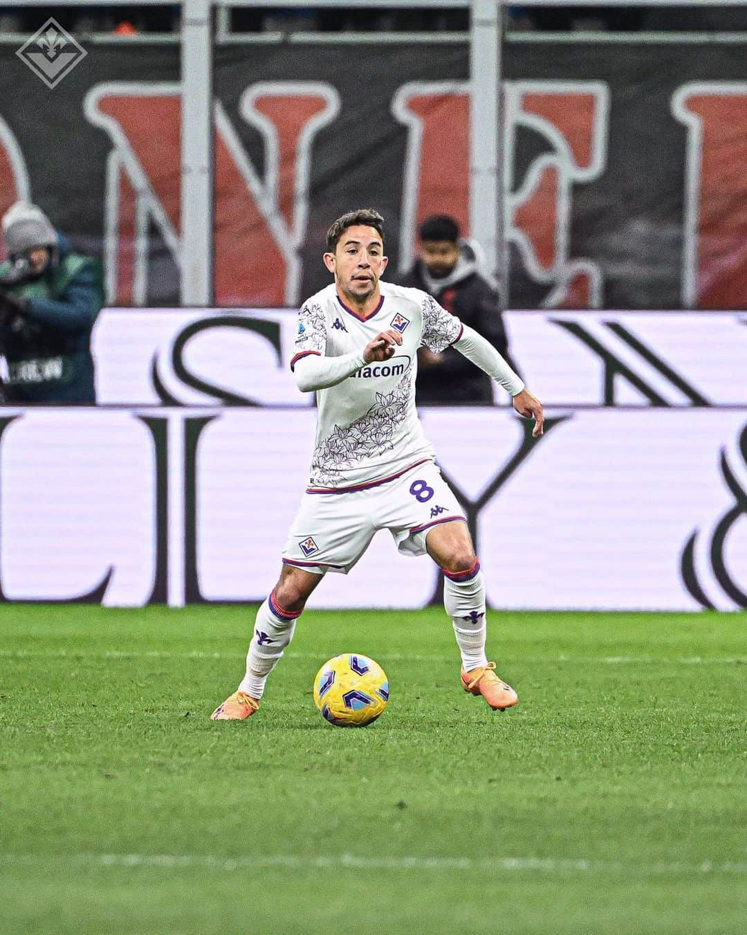 ACFフィオレンティーナのインスタグラム：「1️⃣0️⃣0️⃣    100 presenze in Serie A per Maxime Lopez ⚜️ Maxime Lopez has reached 100 Serie A appearances ⚜️  #ForzaViola #Fiorentina #ACFFiorentina」