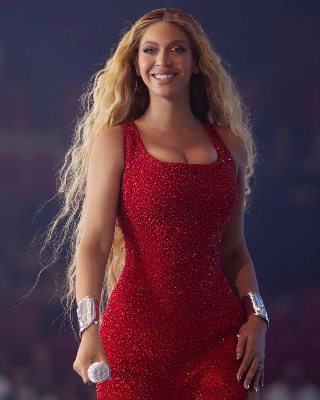 ティファニーさんのインスタグラム写真 - (ティファニーInstagram)「Congratulations to House ambassador @Beyonce on the premiere of “Renaissance: A Film by Beyoncé.” As the official jeweler for the RENAISSANCE WORLD TOUR, Tiffany & Co. is honored to be a part of this momentous occasion both on and off screen. Link in bio. #RenaissanceWorldTour #ElsaPeretti #TiffanyAndCo」11月26日 22時55分 - tiffanyandco