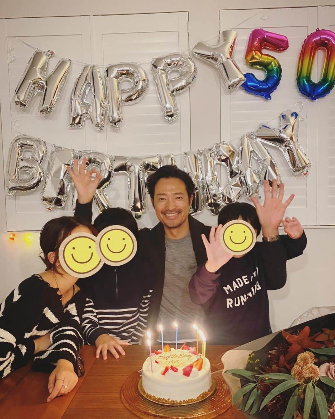 前川泰之のインスタグラム：「50回目の誕生日を迎えました。  いつも応援してくれる皆さん、本当にありがとうございます😌 　  半世紀も生きてきたんだなぁ。 と思うと、今ある普通の日常が本当にありがたいと思う。  また気持ちを新たに、  人に、仕事に、役に、自然に、感謝を忘れず、誠実に向き合って精進を重ねていきたいと思います。  これからも応援よろしくお願いします。  #birthday #いつもありがとう #昭和48年生まれ　#1973」