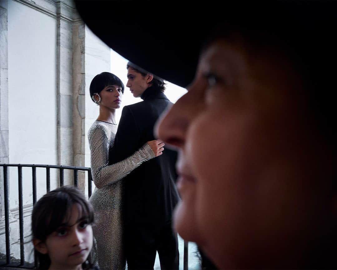 ドルチェ&ガッバーナのインスタグラム：「Candid moments, stolen glimpses of a love story through the busy streets of Rome, shot by @sebastianfaena.  Models @adelealdighieri @hedi.bentekaya  Makeup @vanessa.icareg  Hair @wardhair4real   Find the exclusive #DGFW23 Holiday collection in #DolceGabbana boutiques worldwide:   Milan, Via della Spiga, 2 London, Old Bond Street, 6 New York, 717 5th Avenue Los Angeles, 248 Rodeo Drive Sao Paolo, JK Iguatemi Avenida Presidente Juscelino Kubitschek, 2041 Seoul, 414 Apgujeong-ro Shanghai, Citic Square No.1168 West Nanjing Road Tokyo, 5-5-8 Minami Aoyama」