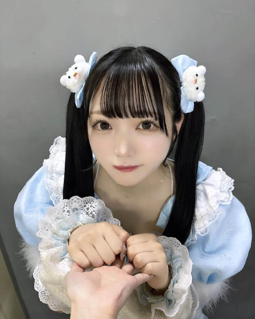 小林莉奈さんのインスタグラム写真 - (小林莉奈Instagram)「. . 衣装交換でみぽの衣装着たよ🩵  アイドルになって自分の担当カラーの衣装だけじゃなくて 色んな可愛い衣装着れて嬉しい(ᐢ ̥_ ̫ _ ̥ᐢ)」11月26日 23時01分 - rina_yoruami