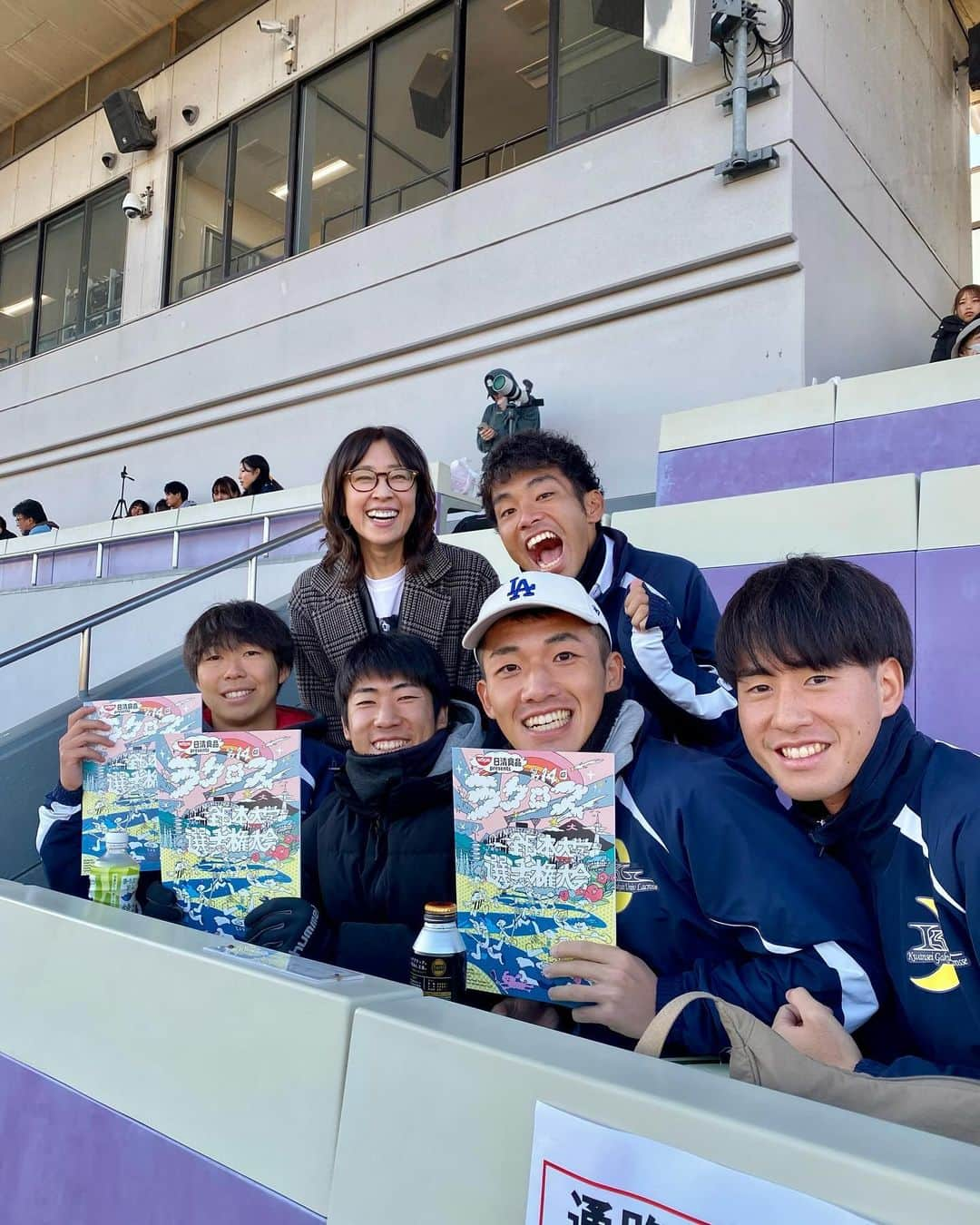 小西美穂さんのインスタグラム写真 - (小西美穂Instagram)「こちらは ラクロス全日本大学選手権決勝会場🥍 関学ラクロス部員 @kglaxmen とも遭遇しました！ ⁡ 男子決勝にのぞんだ 法政大スタンド側にいたのですが、 日体大が男女ともに日本一に。強かった！！！ おめでとうございます。 ⁡ 2028ロス五輪、ラクロス。 ますます盛り上げていきたいと思っています！ ⁡ #ラクロス #ラクロス全日本大学選手権大会 #lacrosse #たけびしスタジアム京都」11月26日 23時02分 - mihokonishi69