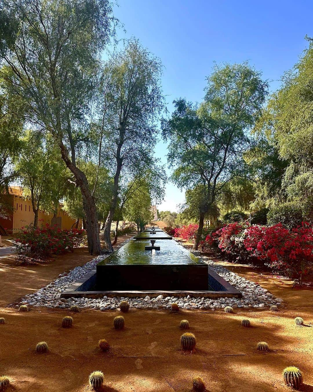 箕輪玖美さんのインスタグラム写真 - (箕輪玖美Instagram)「The Ritz-Carlton Ras Al Khaimah, Al Wadi Desert🏨 ・ ・ UAEに来たら砂漠も楽しみたい♪ ドバイ市内から車で1時間ちょっとのリッツ・カールトンへ😃 ・ ・ アラビアンテント風なコテージで静かな時間が過ぎていく✨ Dinnerはモロッコ料理で更に雰囲気が😊  #砂漠 #uae #dubai #theritzcarltonrasalkhaimahalwadidesert  #静寂 #luxuryhotel #dubai旅行 #海外旅行 #タビジョ #instatrip #旅行好きな人と繋がりたい #アラフィフ女子 #箕輪玖美」11月26日 23時05分 - kumi.111