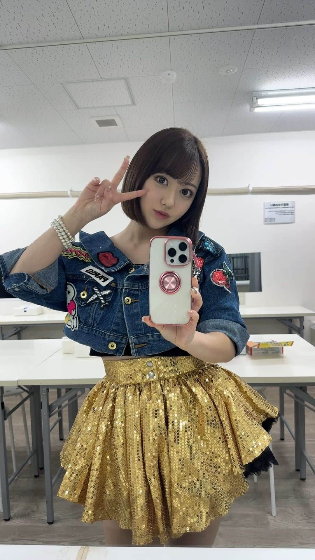 MI-MIのインスタグラム：「アイドルじゃないけどたまに歌って踊ってますっ 可愛い衣装着れると本当にテンション上がる🫶  #アイドル #アイドル衣装 #japanesegirl #japaneseidol #地下アイドル #地下アイドル好きな人と繋がりたい #ボブヘア #黒髪ボブ #衣装デザイン」