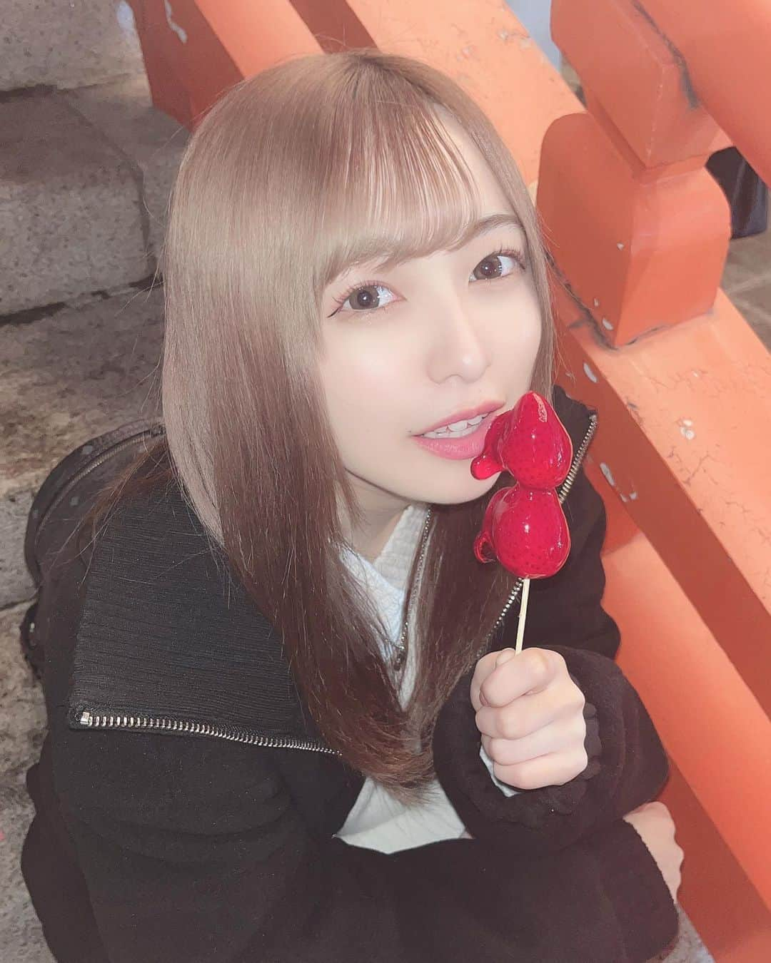 早川渚紗のインスタグラム：「. いちごあめ🍓」