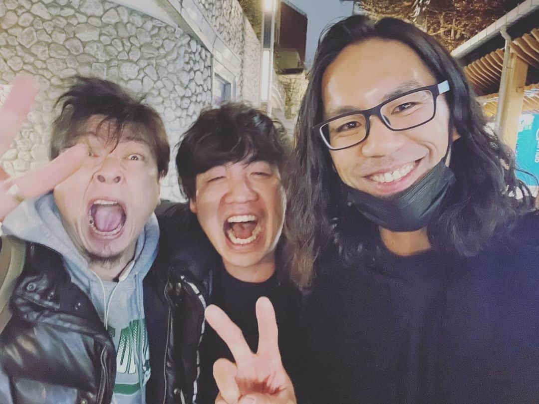 神田雄一朗さんのインスタグラム写真 - (神田雄一朗Instagram)「今夜は大好きなベーシストの集いでした！ 濃い〜話し盛りだくさん！ 最後はバーでyoutubeの音楽動画観ながら🍻 サイコウな宴でした！ #official髭男dism  #楢崎誠  #紺野光広」11月26日 23時16分 - ukiukikanda