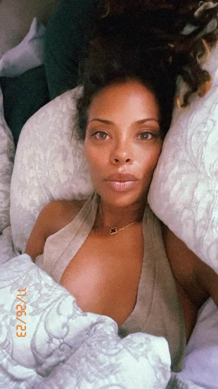 エヴァ・マルセルのインスタグラム：「Who is eating thanksgiving leftovers past Sunday?」