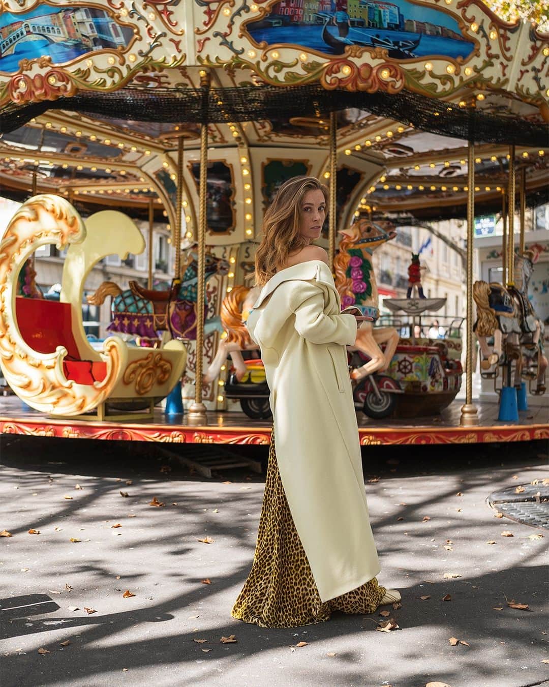 フォルテフォルテのインスタグラム：「charming muse in paris wearing the forte_forte vanilla soft cloth coat and the gold “twilight leopard” velvet dress. photo by @ericvandenelsen.photography . #forte_forte #aw23 #auroraborealis #inverno #iridescence #dreams #magic #poetic #feminine #fluid #madeinital」