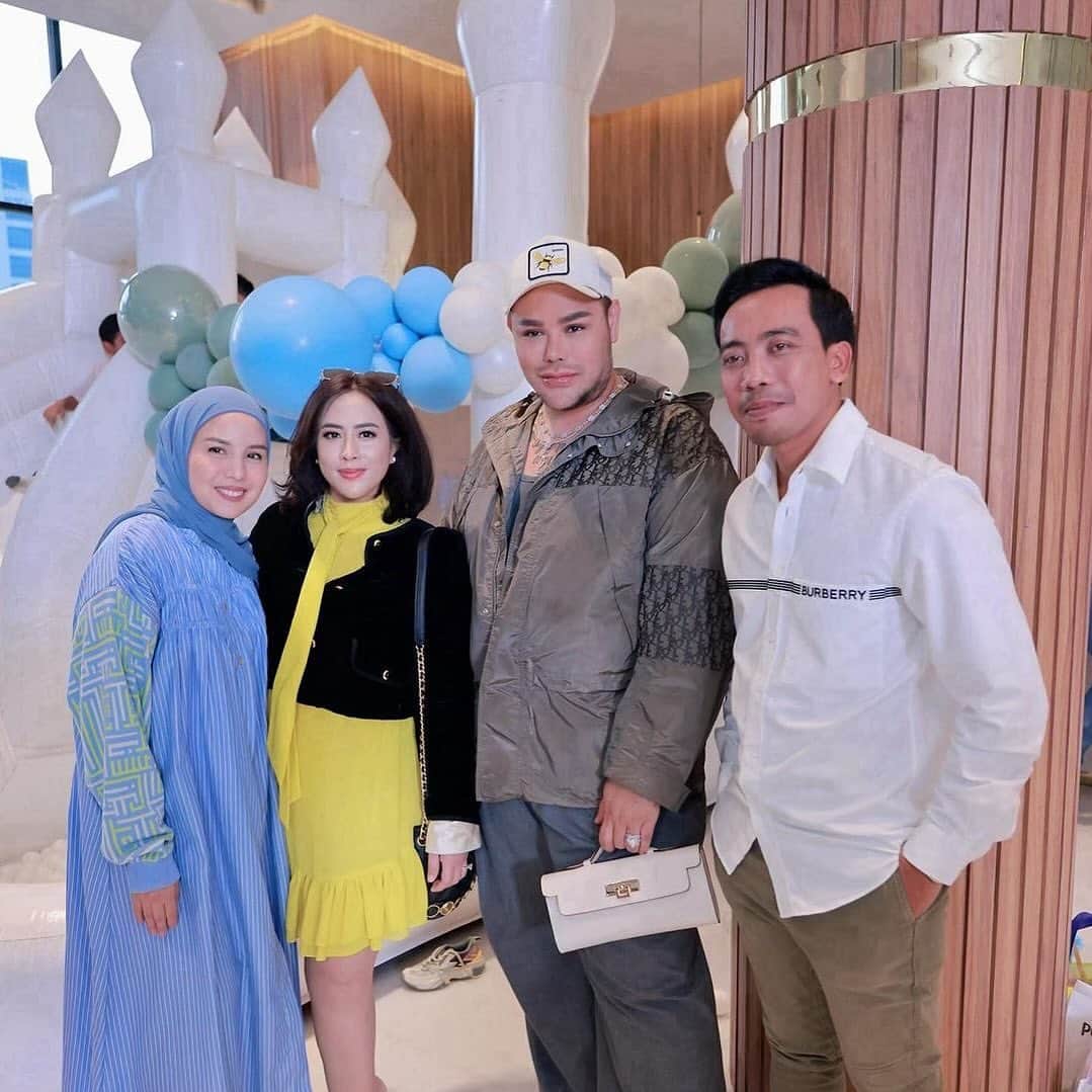Ivan Gunawanのインスタグラム：「Ketemu  sebentar ... emang  boleh ???」
