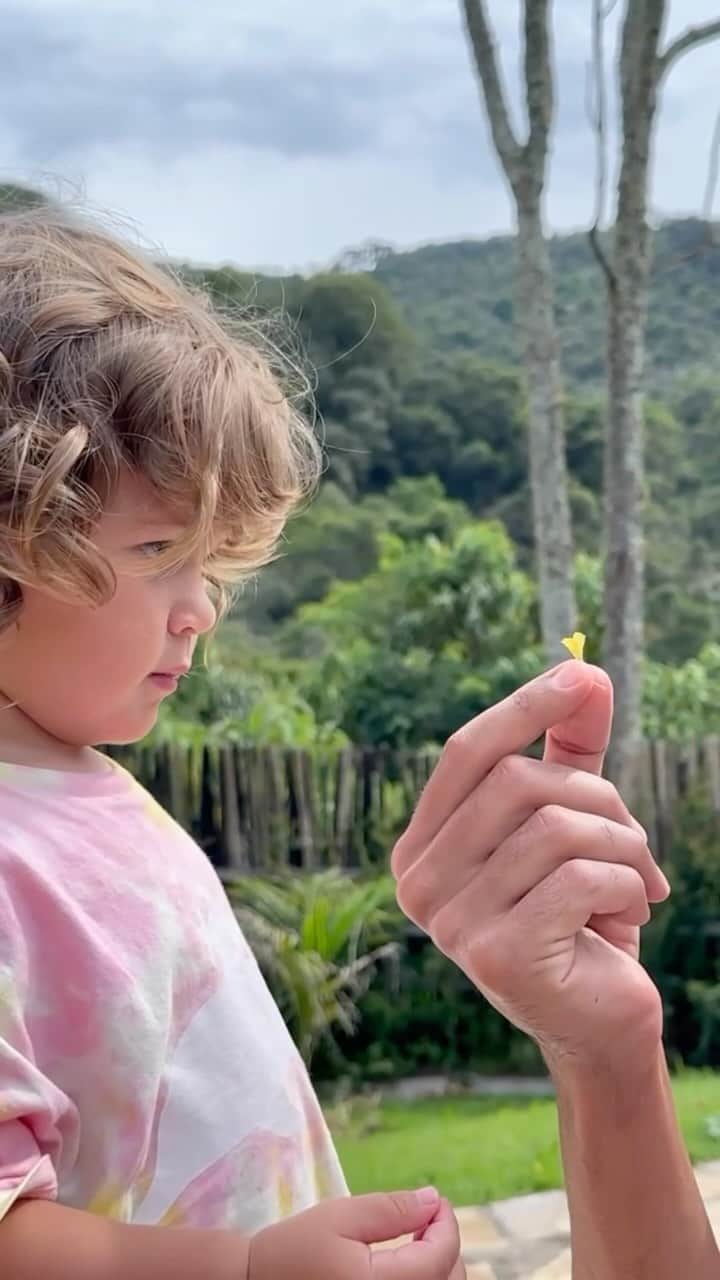 アガサ・モレイラのインスタグラム：「I think I like this little life」