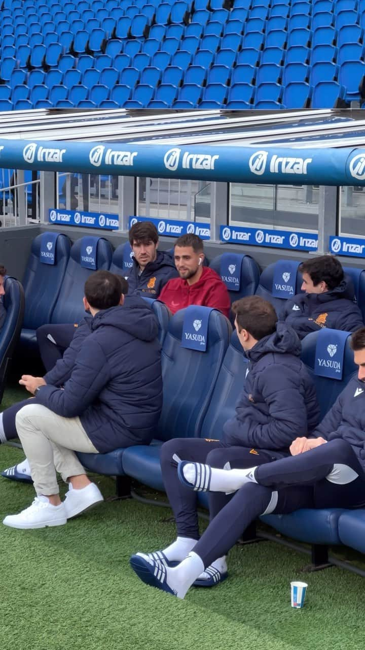 セビージャFCのインスタグラム：「Janu 🤝 @realsociedad 🥹❤️  #WeareSevilla #NuncaTeRindas #RealSociedadSevillaFC #laliga」