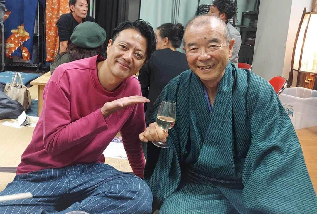 佐藤太一郎さんのインスタグラム写真 - (佐藤太一郎Instagram)「昨日は、専門学校時代からの恩師の「生善想」に参加させていただきました。 初めてお会いしたのは、僕が18歳の時。 あれから27年間、ずっと応援してくれています。 先生には役者としての技術ではなく、プロになるための思考を学ばせていただきました。 来年も元気に生善想をお迎え下さい。」11月26日 23時28分 - satotaichiro_shinkigeki