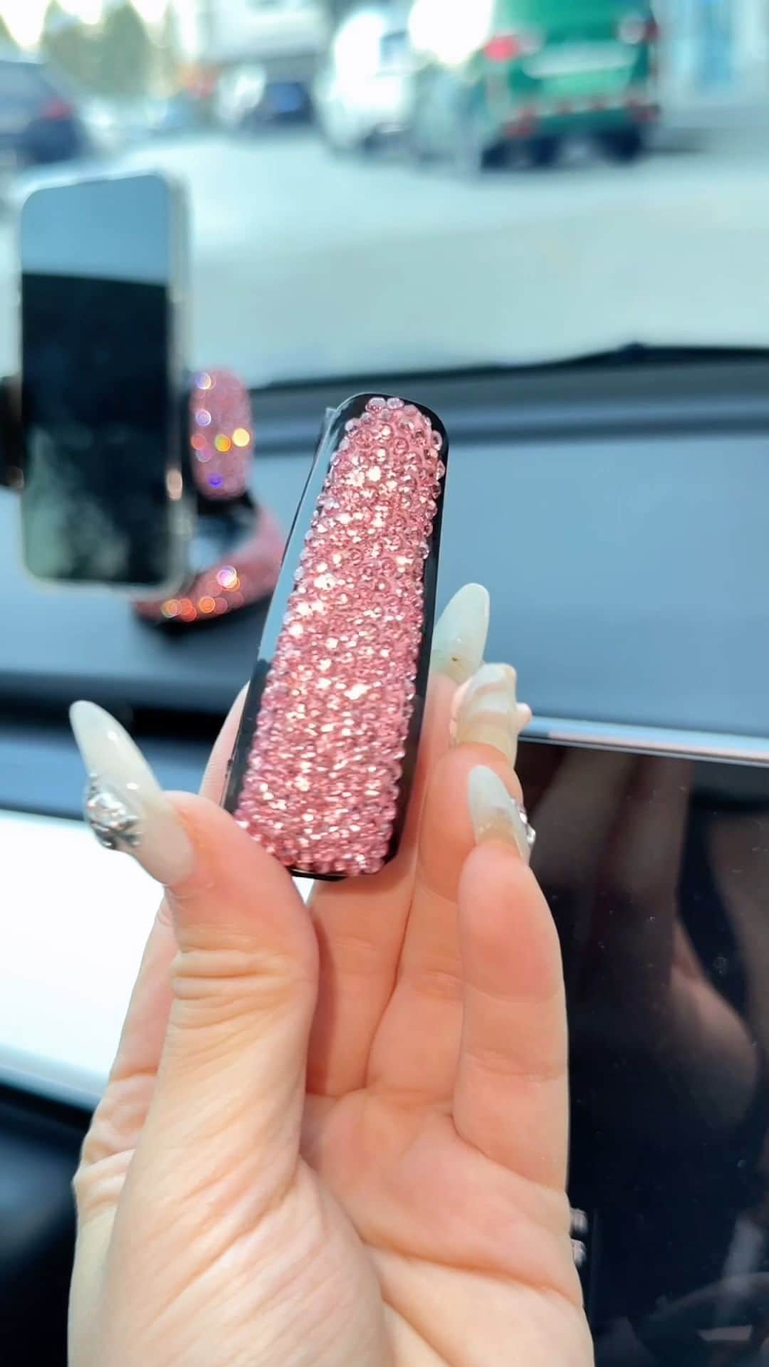 SHEINのインスタグラム：「Ready to drip out your drive? Here's a bright idea: think pink & put the sparkle in overdrive 🚗💗✨  🔎10717896 20529653 16753522 13174367  #SHEIN #SHEINforAll #SHEINstyle #fashion #chic #saveinstyle」